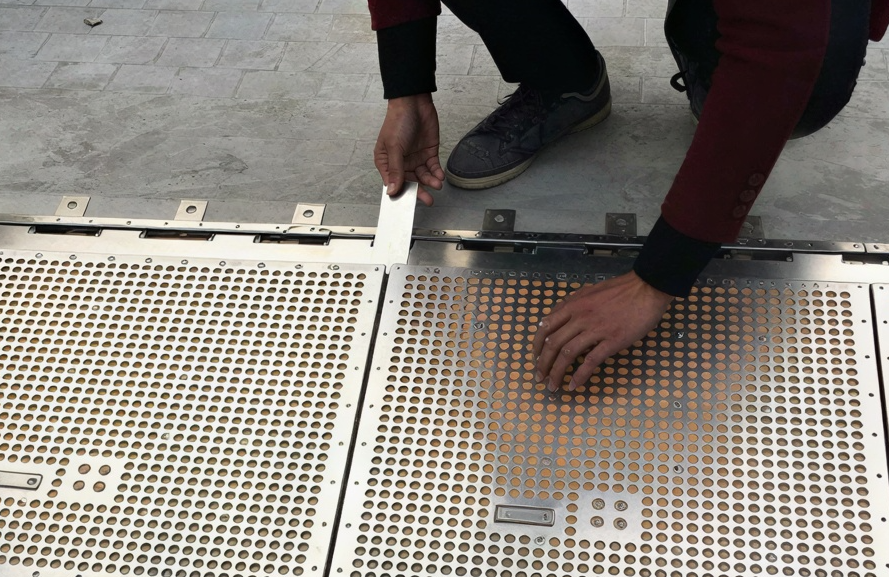 Connecting flood panels