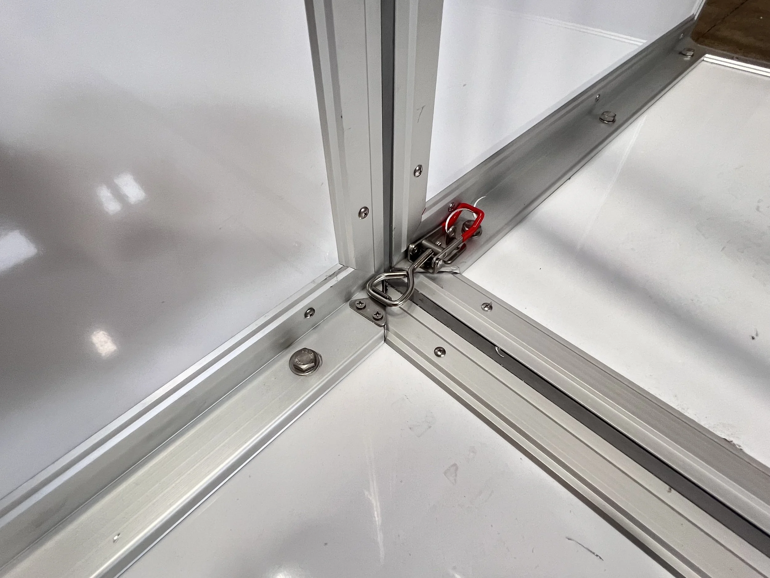 Bottom connector for floodwall panel