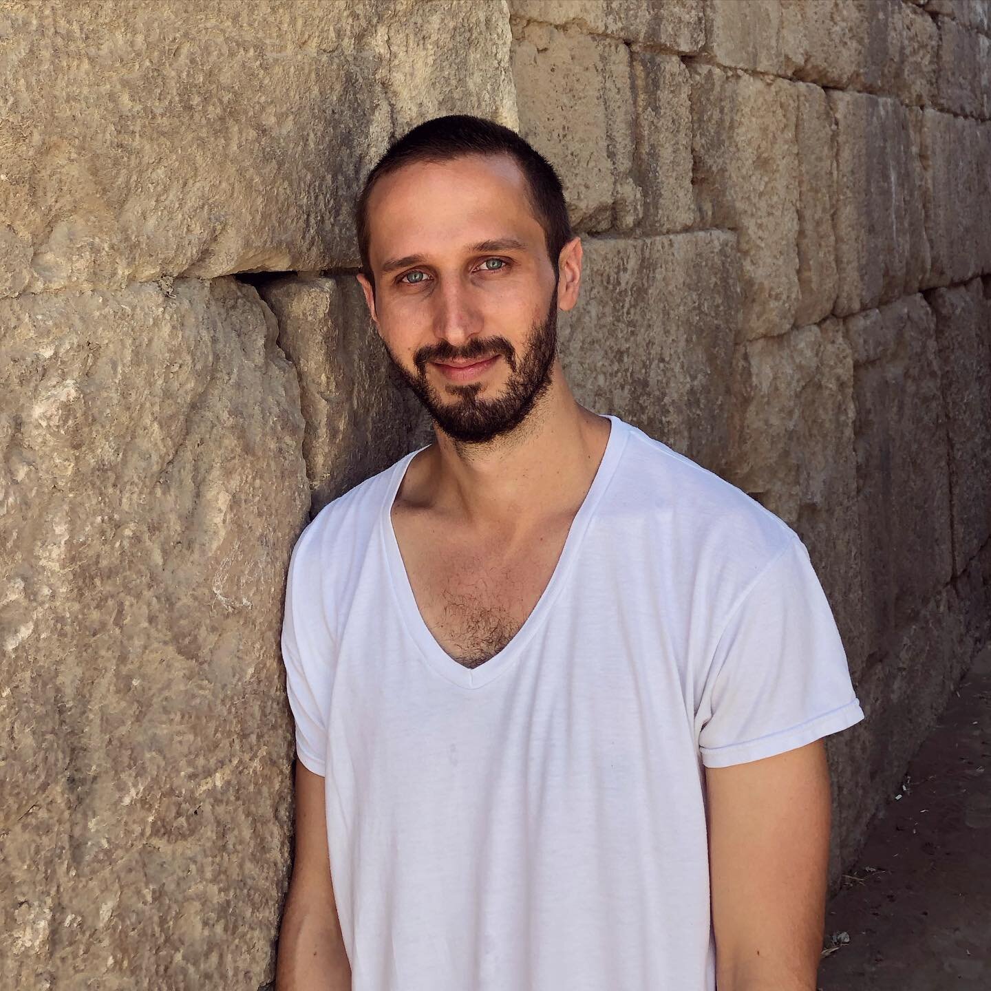 Meditate with me tomorrow, in my online Beginner&rsquo;s Mindfulness Meditation class.
-7am Pacific
-10am Eastern
-5pm Amman 🇯🇴 

Sign up and get the Zoom link through my class schedule on my website (link in bio).
📸: @sushant_means_peace