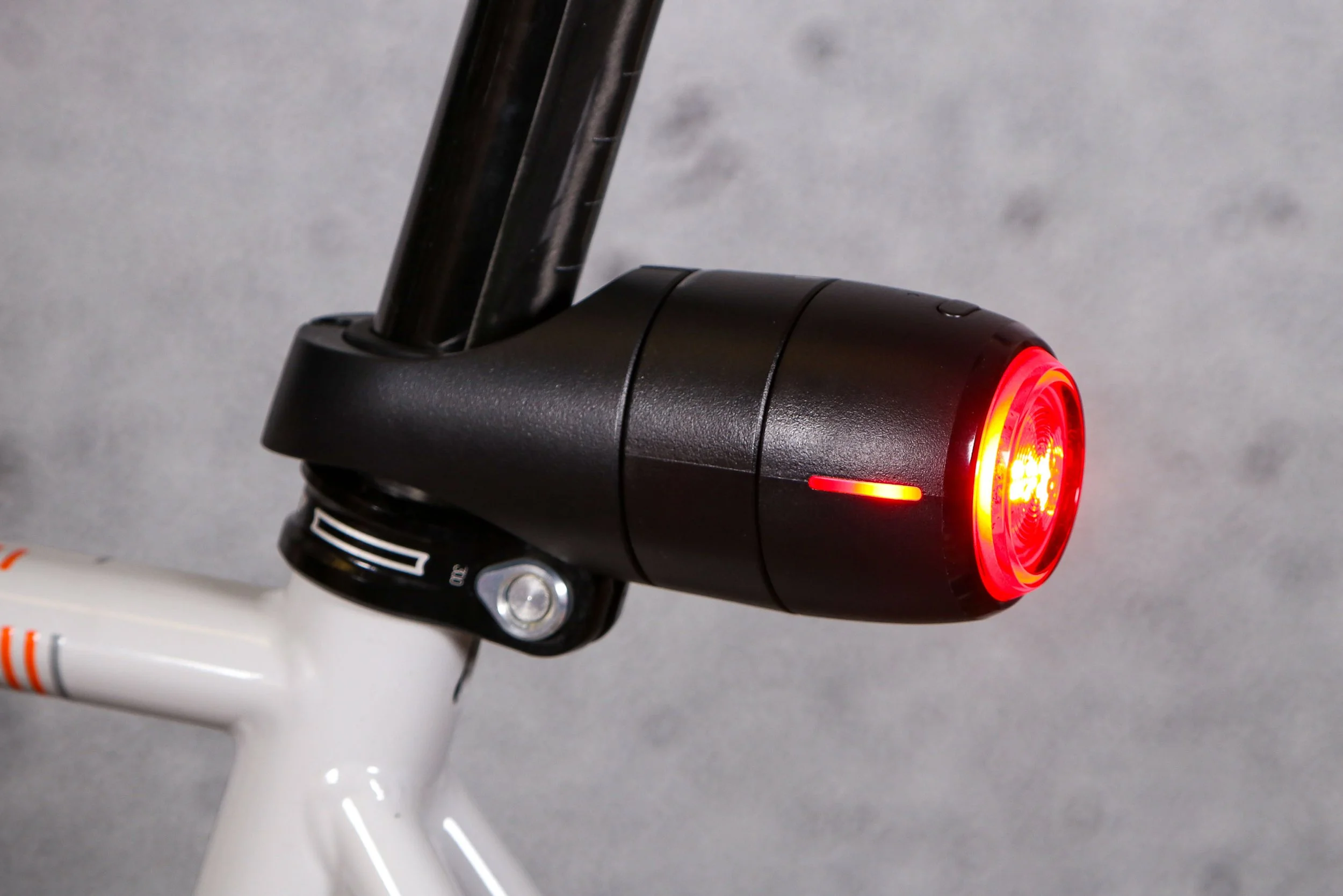 2021-vodafone-curve-bike-light-gps-tracker-side.jpg