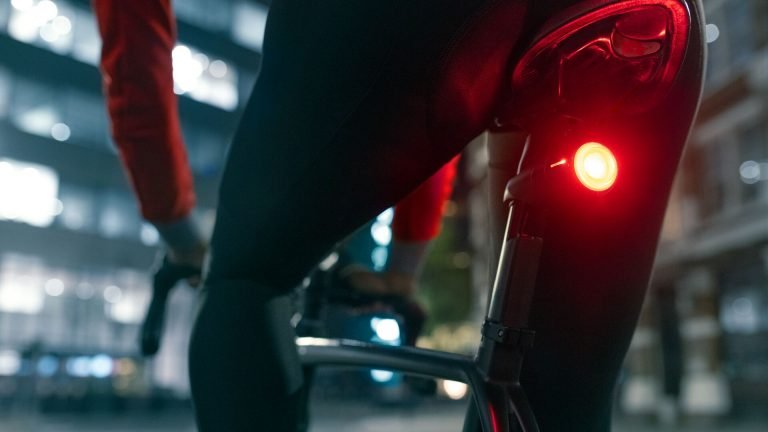 Ratio-16_9-CurveBike_Lifestyle_City_Back_Close_Up-768x432.jpg