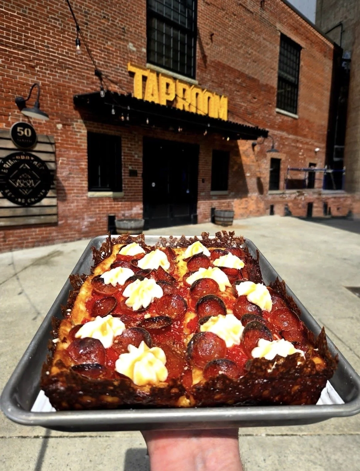 buffalo-deep-dish-pizza-4.jpg