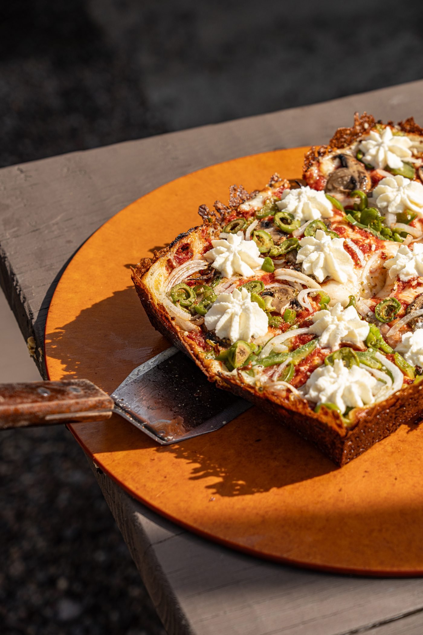 buffalo-deep-dish-pizza-2.jpg
