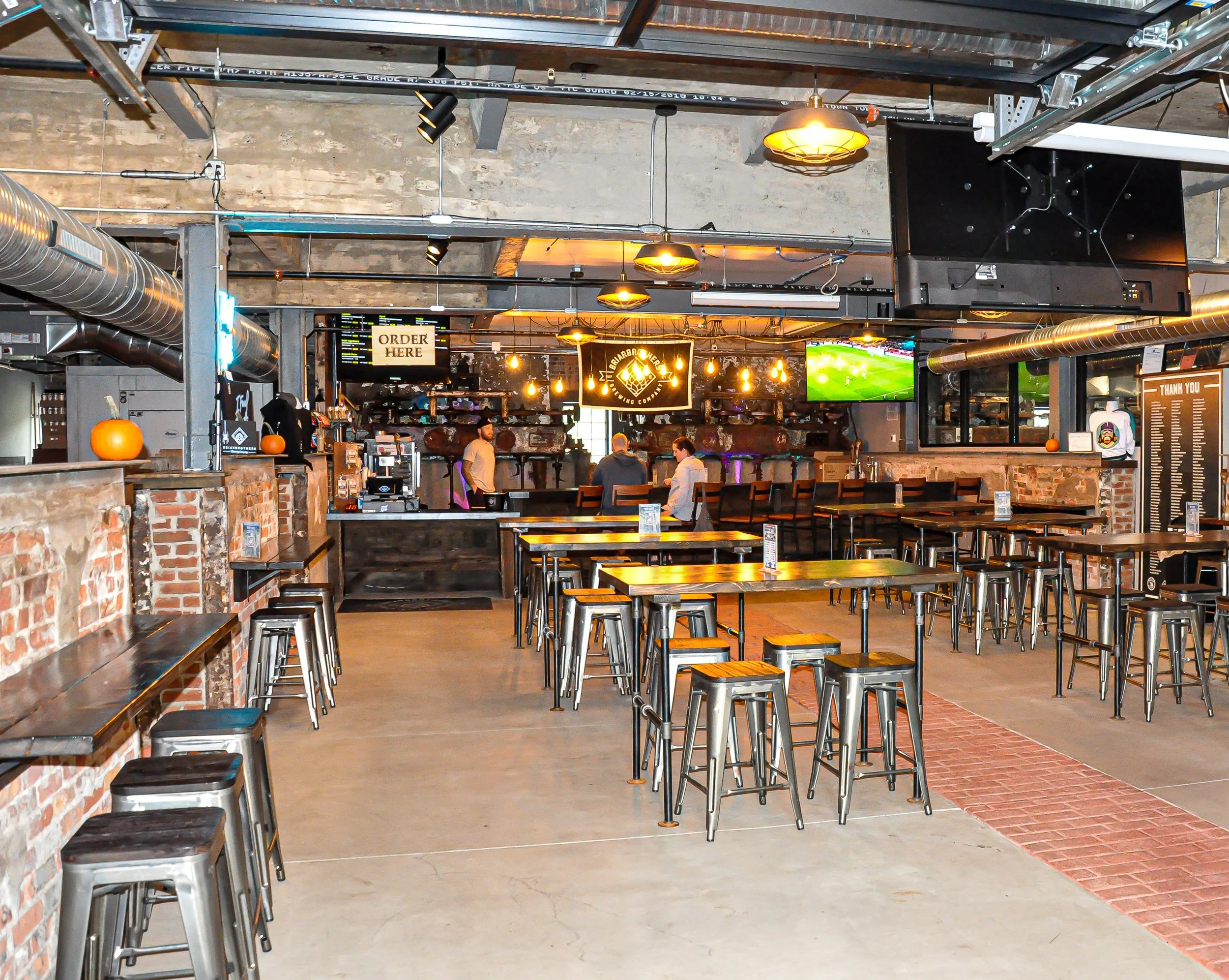 briar-brothers-brewing-gallery-interior-bar-seats-1.jpg