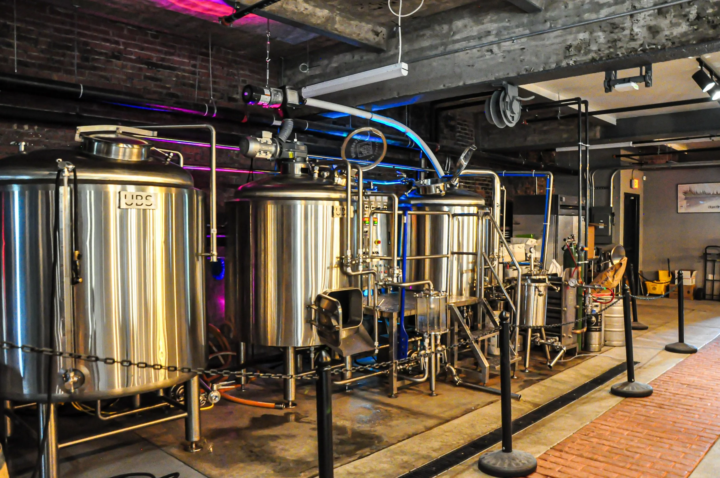 briar-brothers-brewing-gallery-interior-beer-making-1.jpg