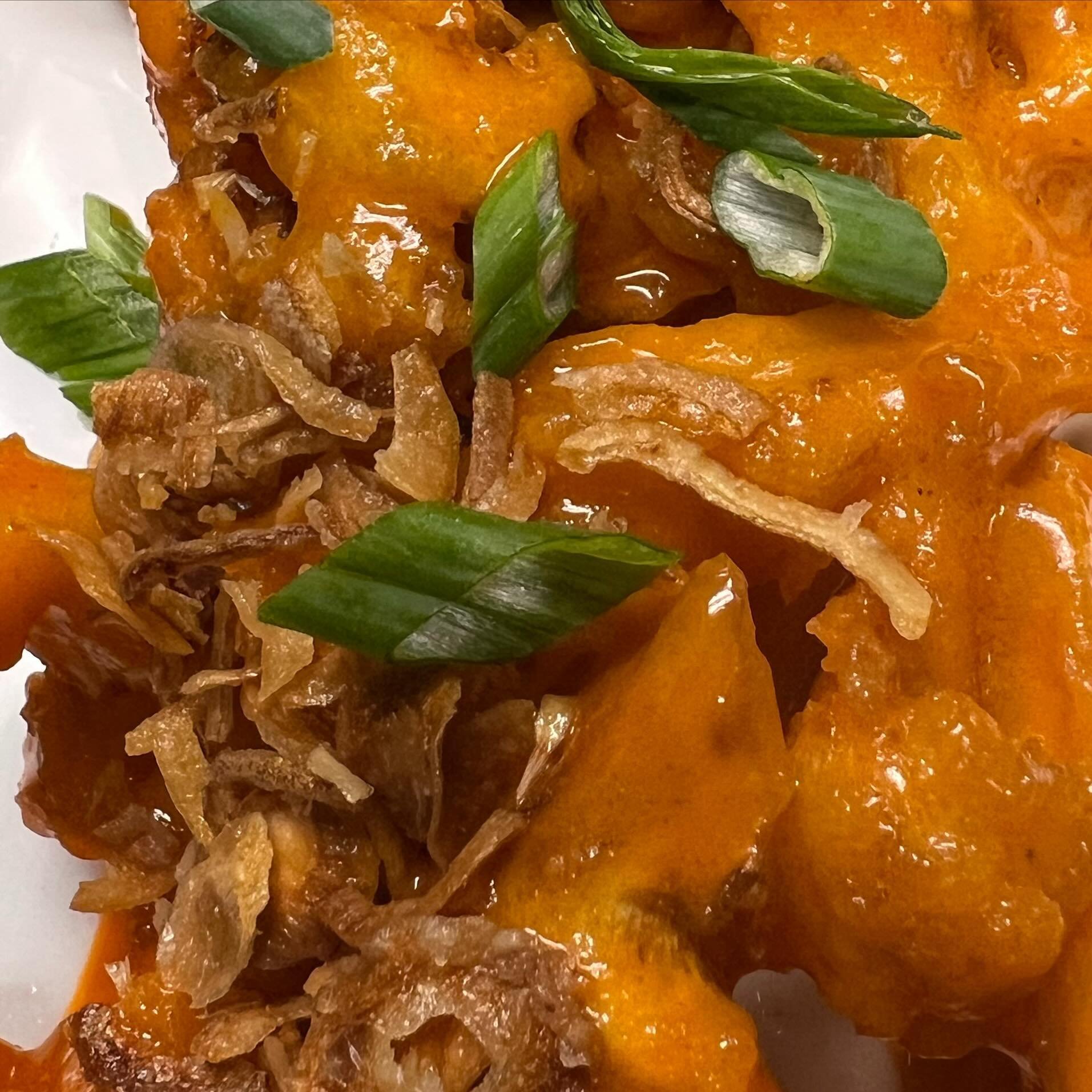 You know. 
BUFFALO CAULIFLOWER
BLEU CHEESE, CRISPY SHALLOTS, SCALLIONS 
.
.
.

.
#notyouraveragebrewery #SaturdayVibes #WeekendFun #SaturdayMorning #SaturdayMood #SaturdayFeels #WeekendVibes #SaturdayNight #SaturdayShenanigans #SaturdaySelfie #Saturd