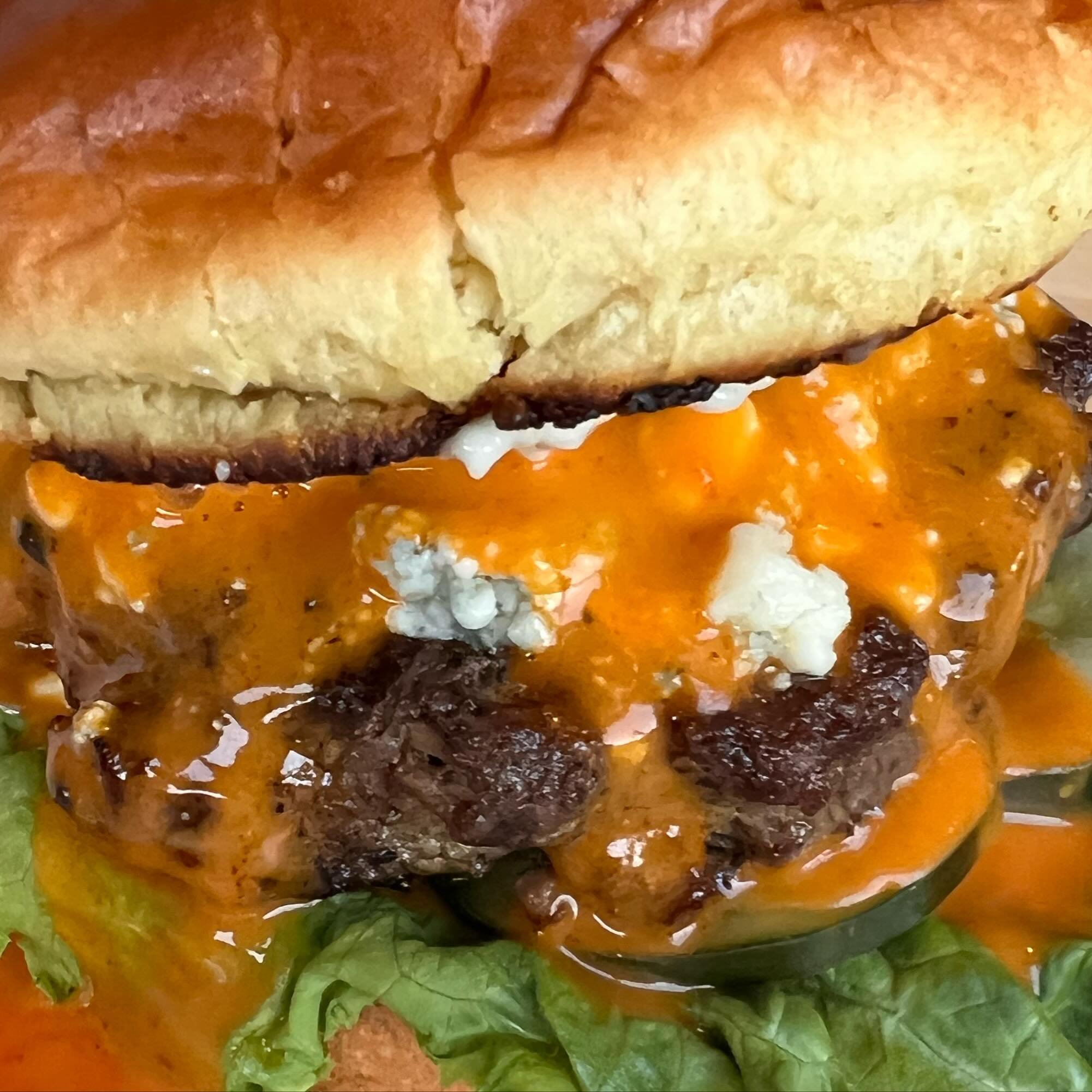 Happy Monday! 
BUFF + BLEU BURGER
BRIAR BUFFALO SAUCE, BLEU CHEESE CRUMBLES, BLEU CHEESE SAUCE, PICKLES, LETTUCE
.
.
.
.
#notyouraveragebrewery #buffaloburger #bluecheese #gourmetburger #foodie #burgerlover #delicious #foodporn #grilling #cheeseburge