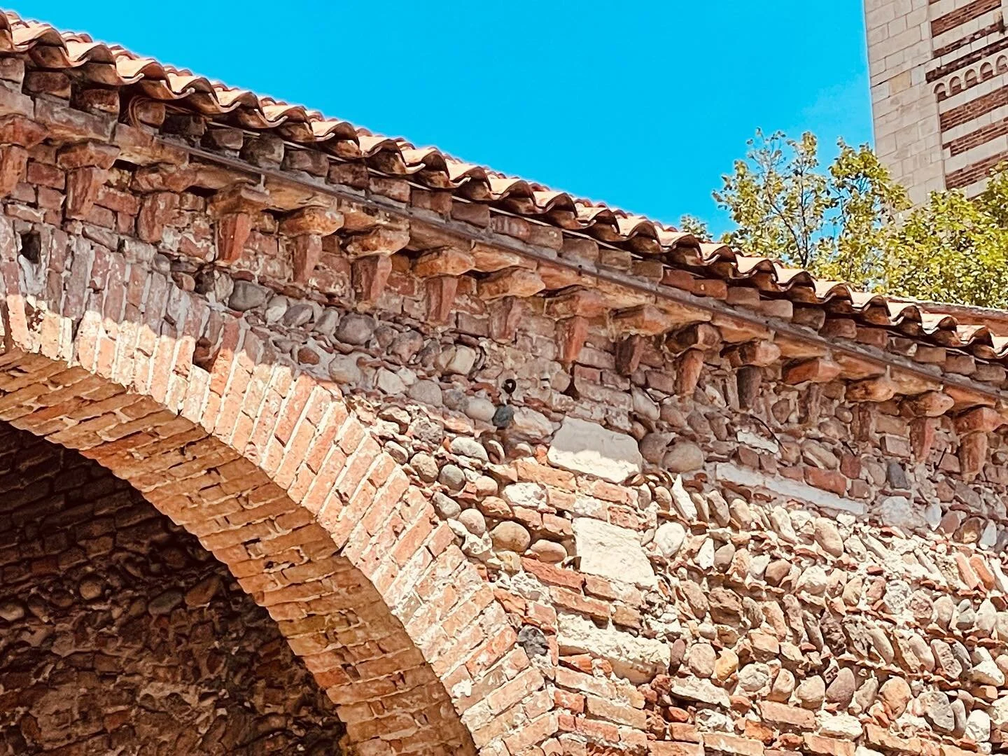 Absolutely beautiful &hellip;&hellip; #verona @italy #architecture #familytravel #europeanvacation #materials #buildingmethods #skills #designbuild #skilledlabor