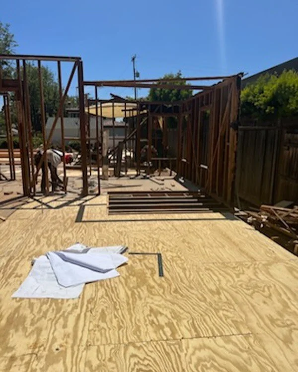 Tim is making substantial progress in Santa Monica! Foundation signed off, Framing is in and sheathed, And now the work begins to stand the walls!
Happy summer! #Architecture #DesignBuild #Architect #SantaMonica #BuildSomeThing #Contractor #Teamwork 