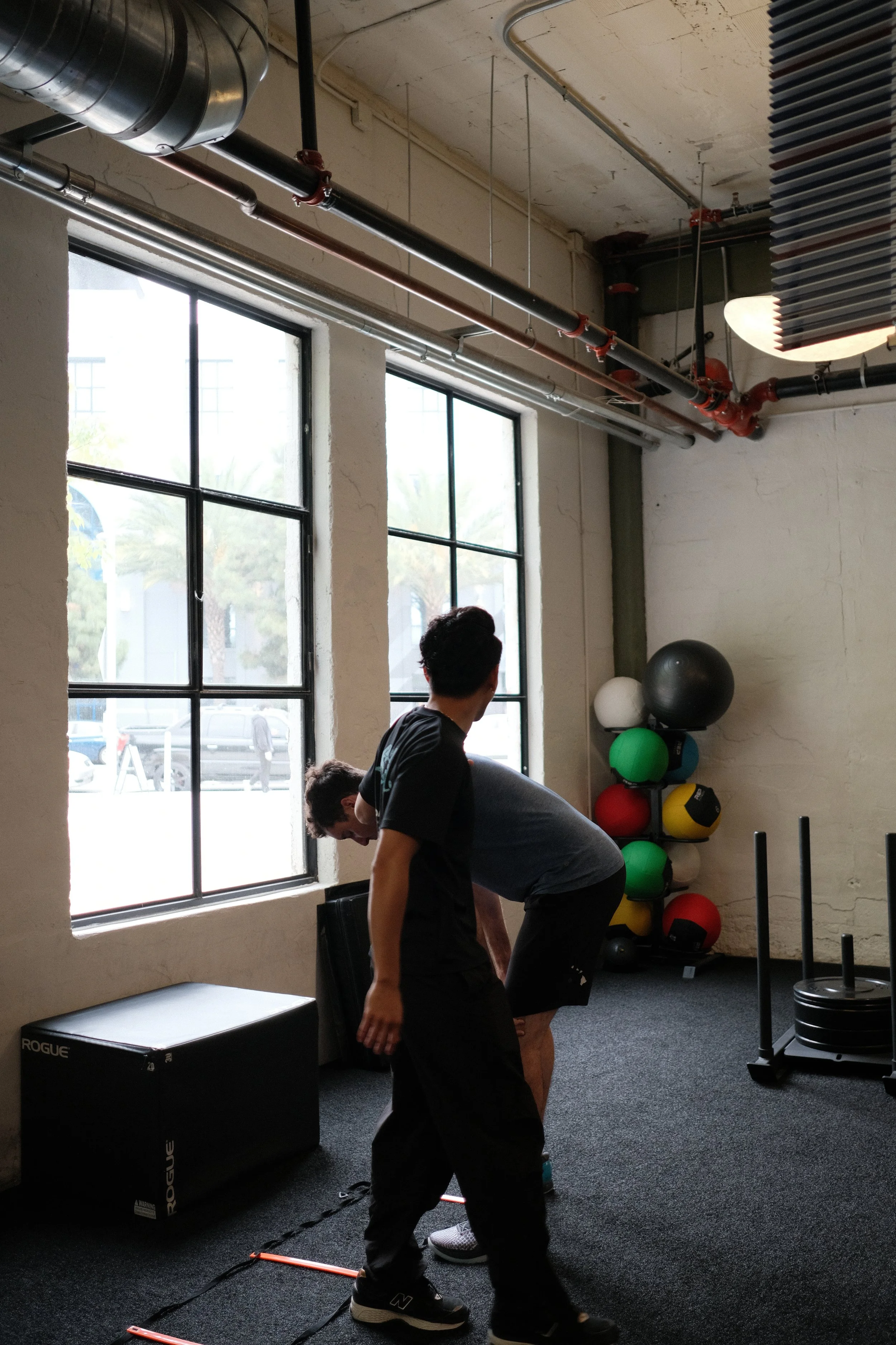 Patient working with a provider at a sports physical therapy clinic in Los Angeles, CA, reviewing discharge progress and return-to-sport testing results.