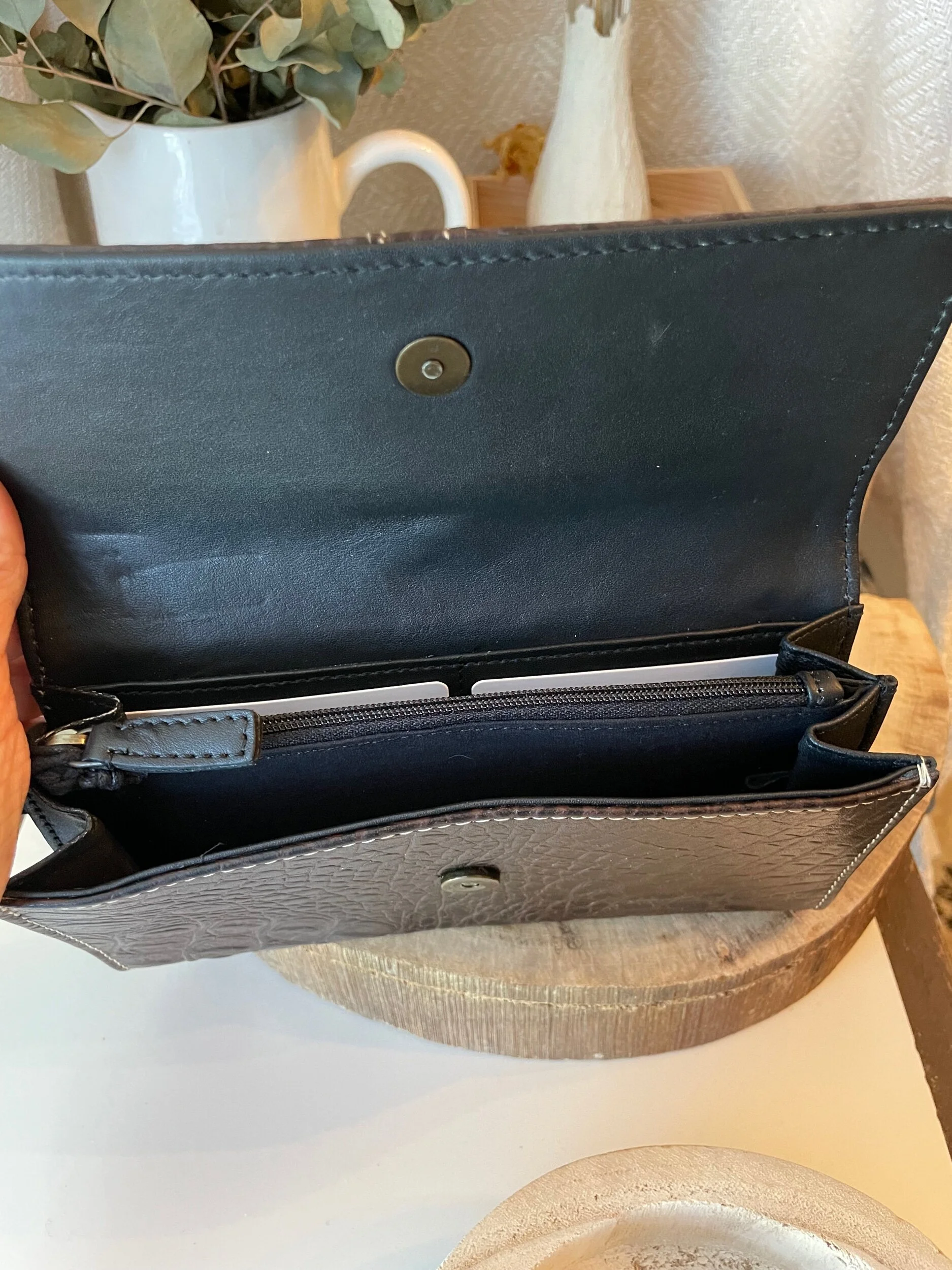 2D0EB1B5-BAA1-4E61-954A-A180D13C0F33