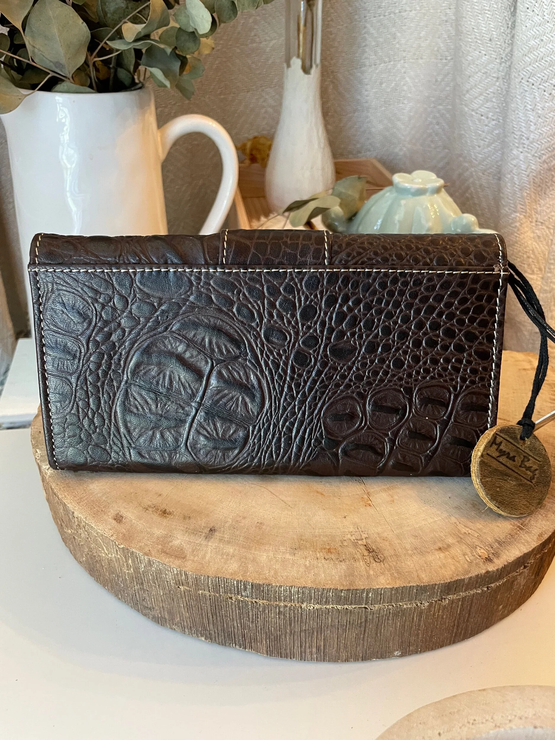 1E6DFACC-CFD8-41E5-A2FE-648B1B04F7AD