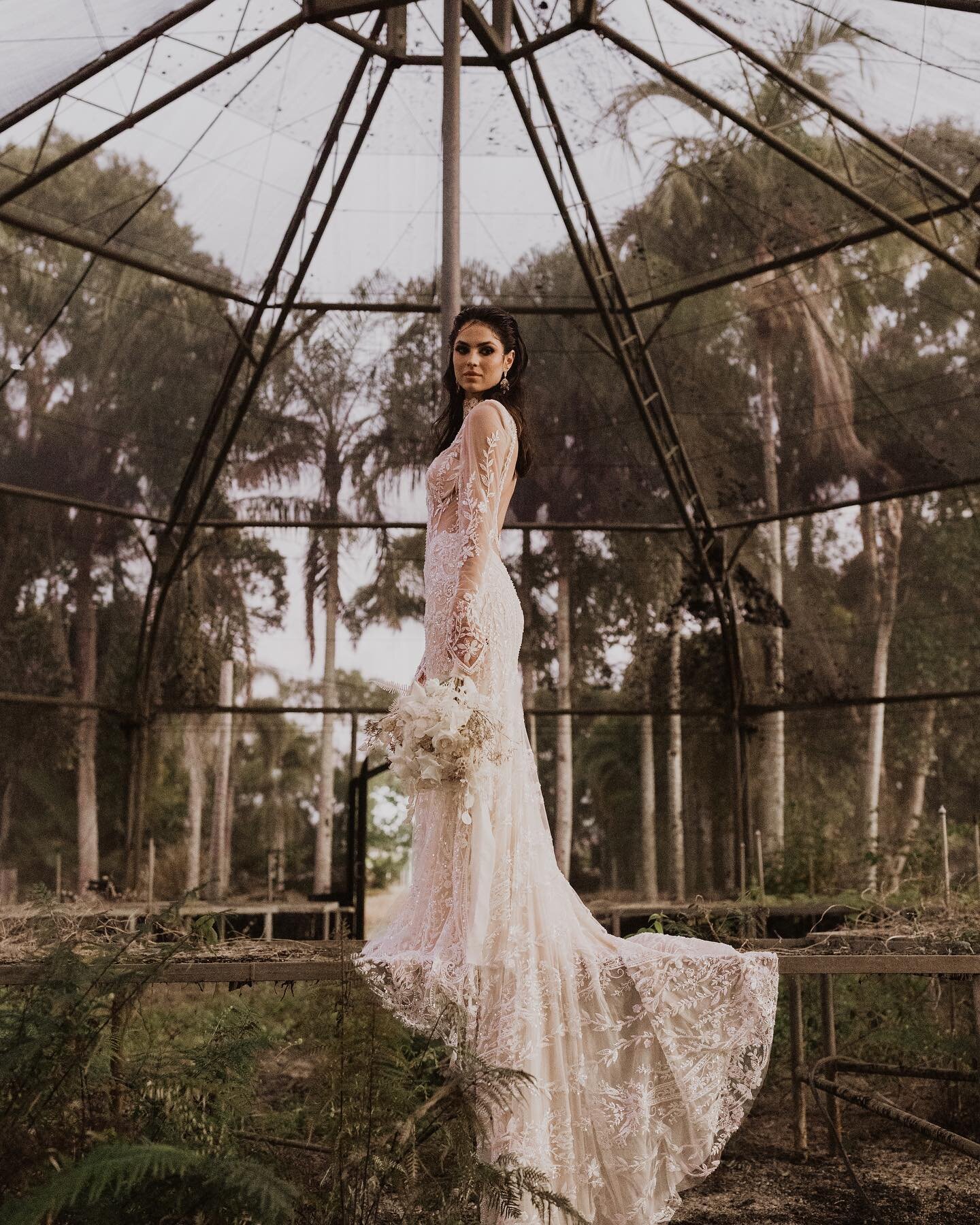 happy Wednesday lovers 

The most beautiful gown @galialahav worn by the stunning @miacygler_ 

An editorial shoot 

photography and planning: @theseitterwoodhouse
styling and planning: @desertrose.styling
videography: @vstar.productions @fvmedia.co
