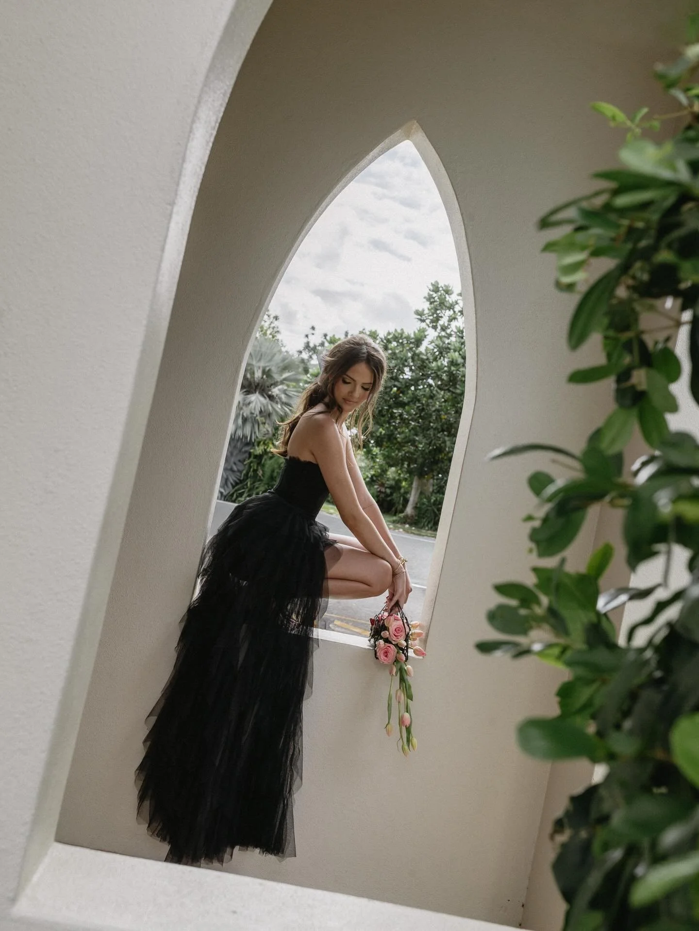 A little sneak peek from last week&rsquo;s editorial ♡
still not over this one&hellip; such an incredible team to bring this vision to life

Venue: @thechapelwhitfield
Photography, planning &amp; concepts: @kaylee.seitter
Photography: @katiepurlingph