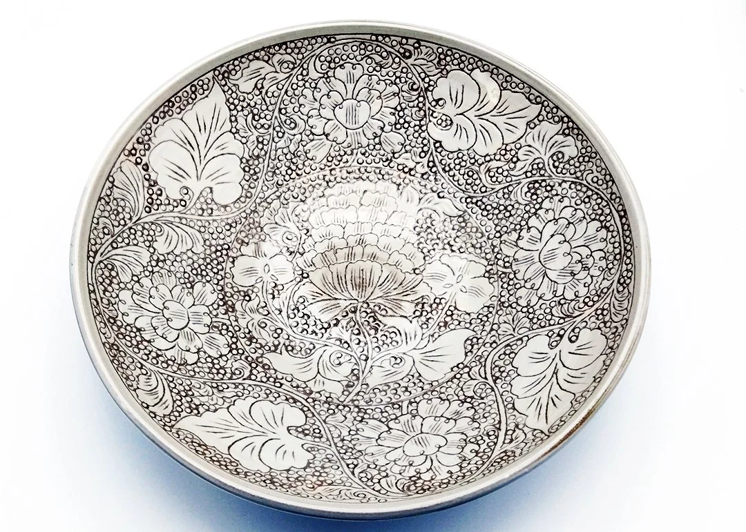 Large Platter and Slip Carving Design with Po Wen Lui