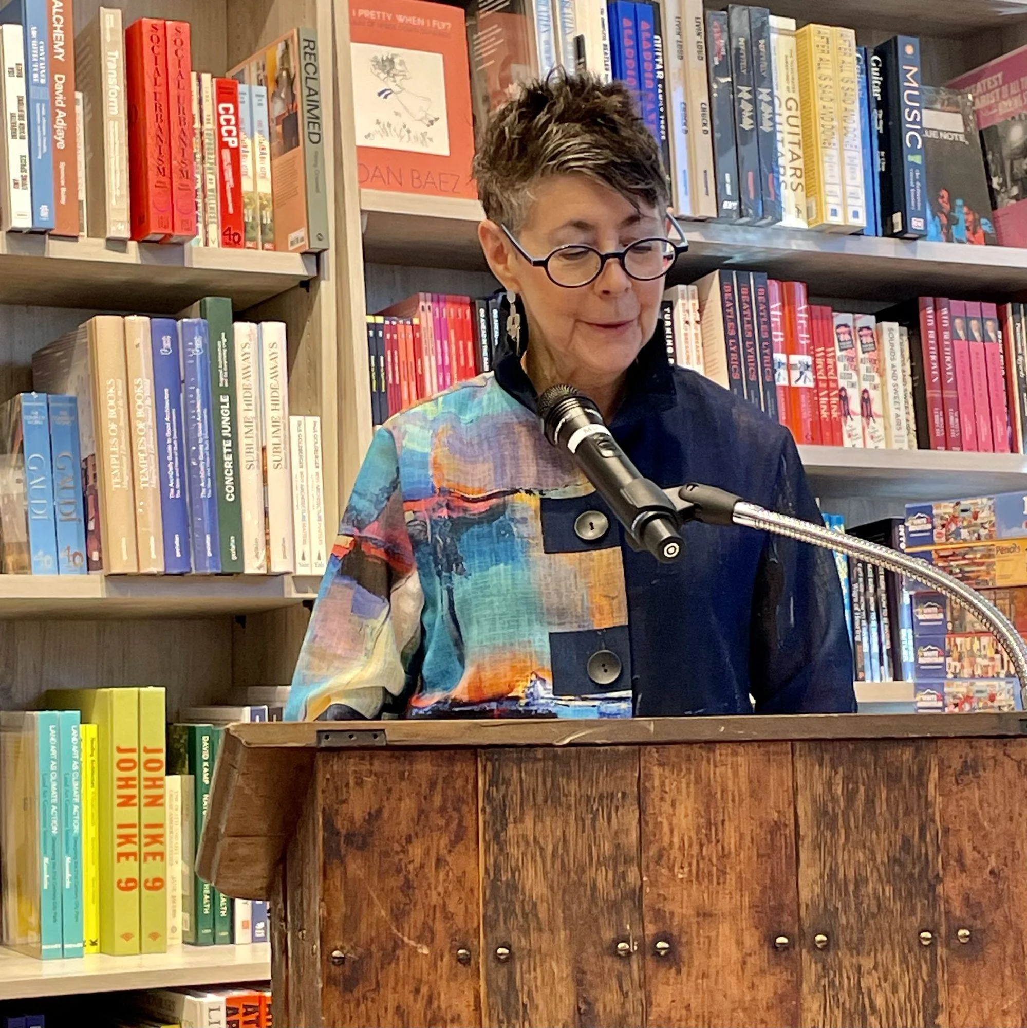 05-gallery-booksmith-reading.jpg