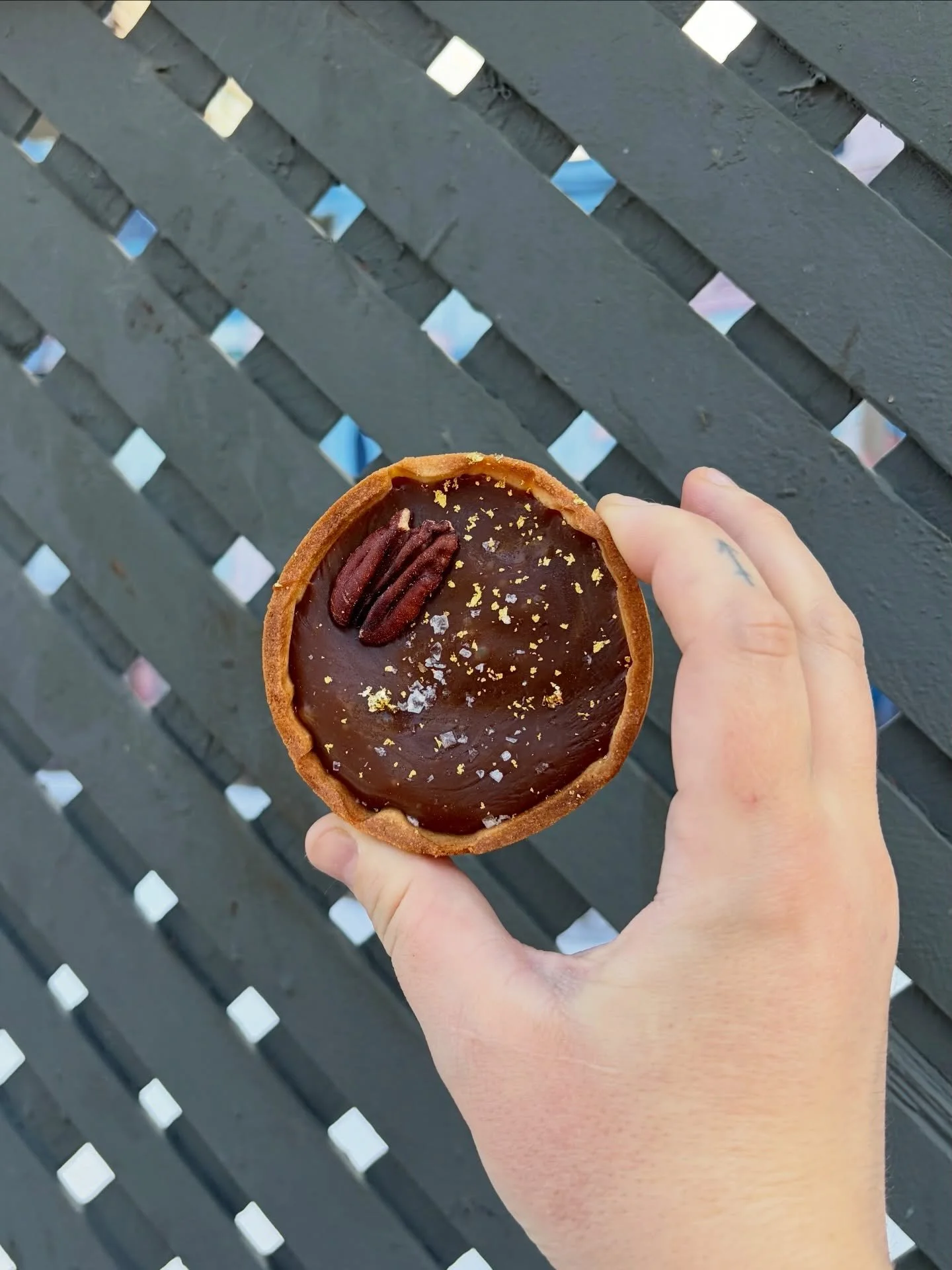 Turtle Tarts! Available TODAY ONLY for Valentine&rsquo;s day! Chocolate caramel with toasted pecans (like a turtle chocolate! 🐢) We&rsquo;ve got LOTS so come on by! ❤️

#tart #turtlechocolate #valentines #torontofood #yyzeats