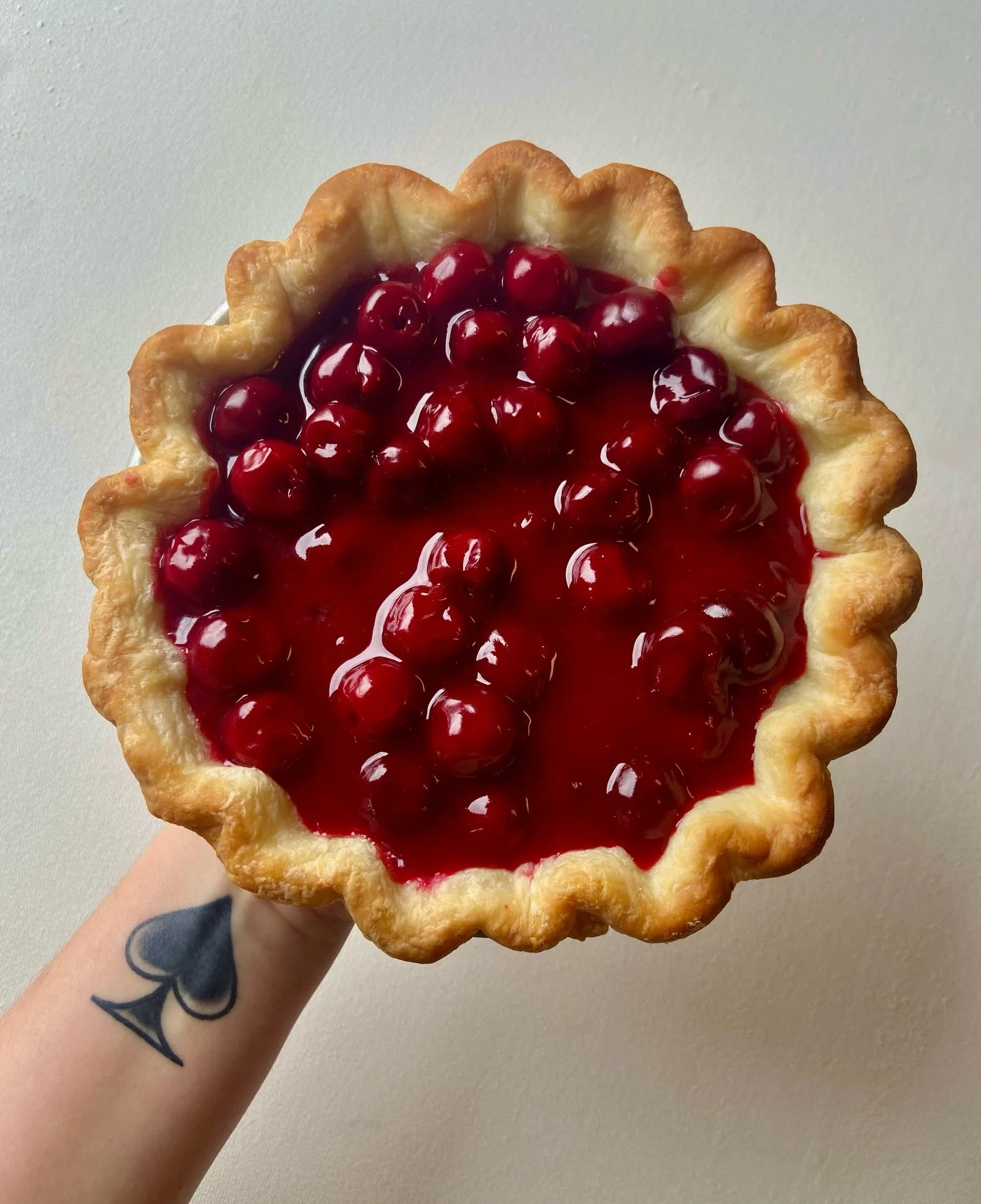 Lil&rsquo; cherry pies for this weekend 🍒🍒🍒 limited quantities, first come first serve. Happy spring! (this pic is before getting topped and baked &ndash; they&rsquo;ll look different in-store!)

#torontofood #yyzfood #torontobakery #cherrypie #yy