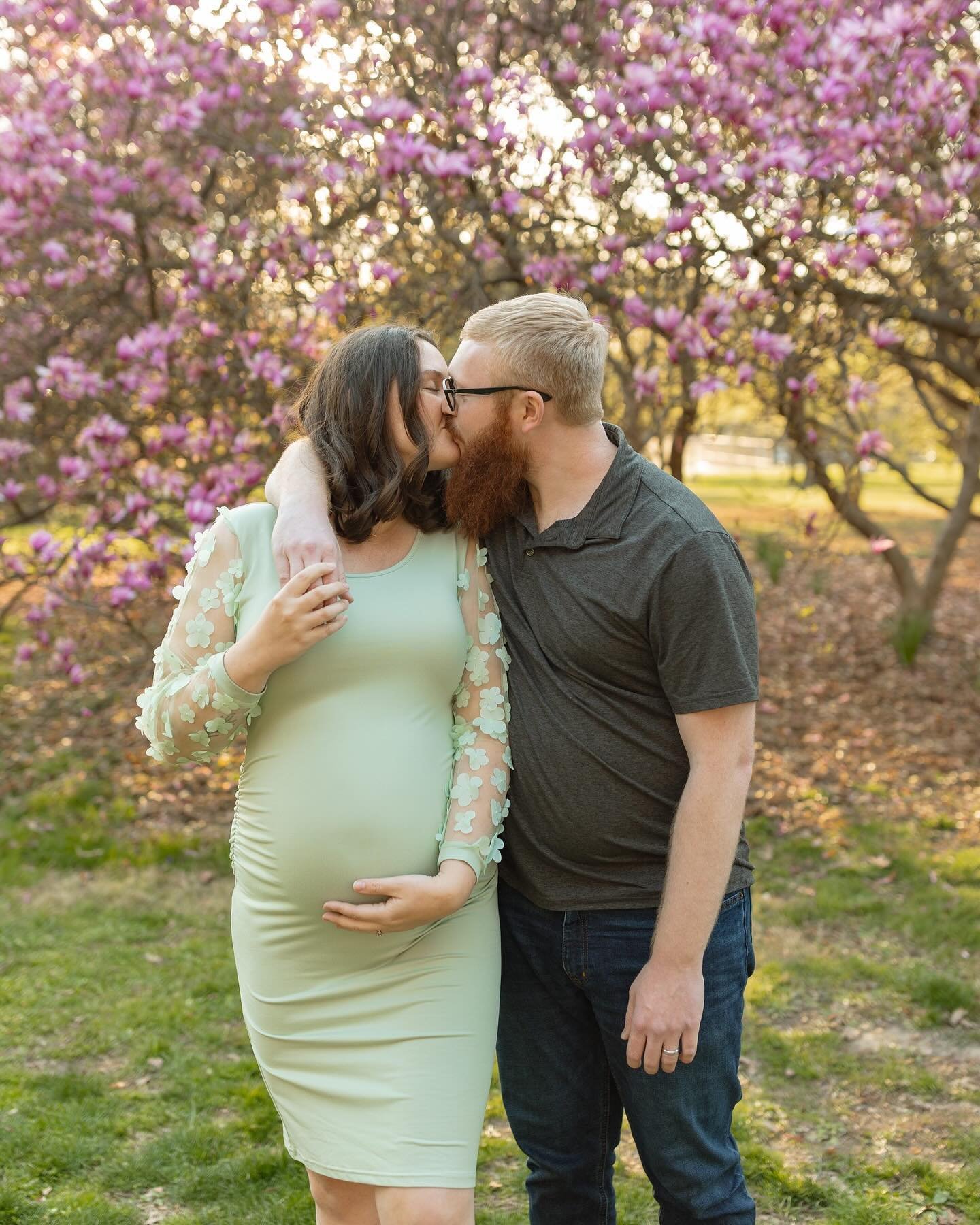 So thankful to be capturing more family sessions lately! My passion for documenting families has grown so much as my family has grown. Waddled around the park w this mama and our big bellies and had a lot of fun capturing these new parents to be!🥰