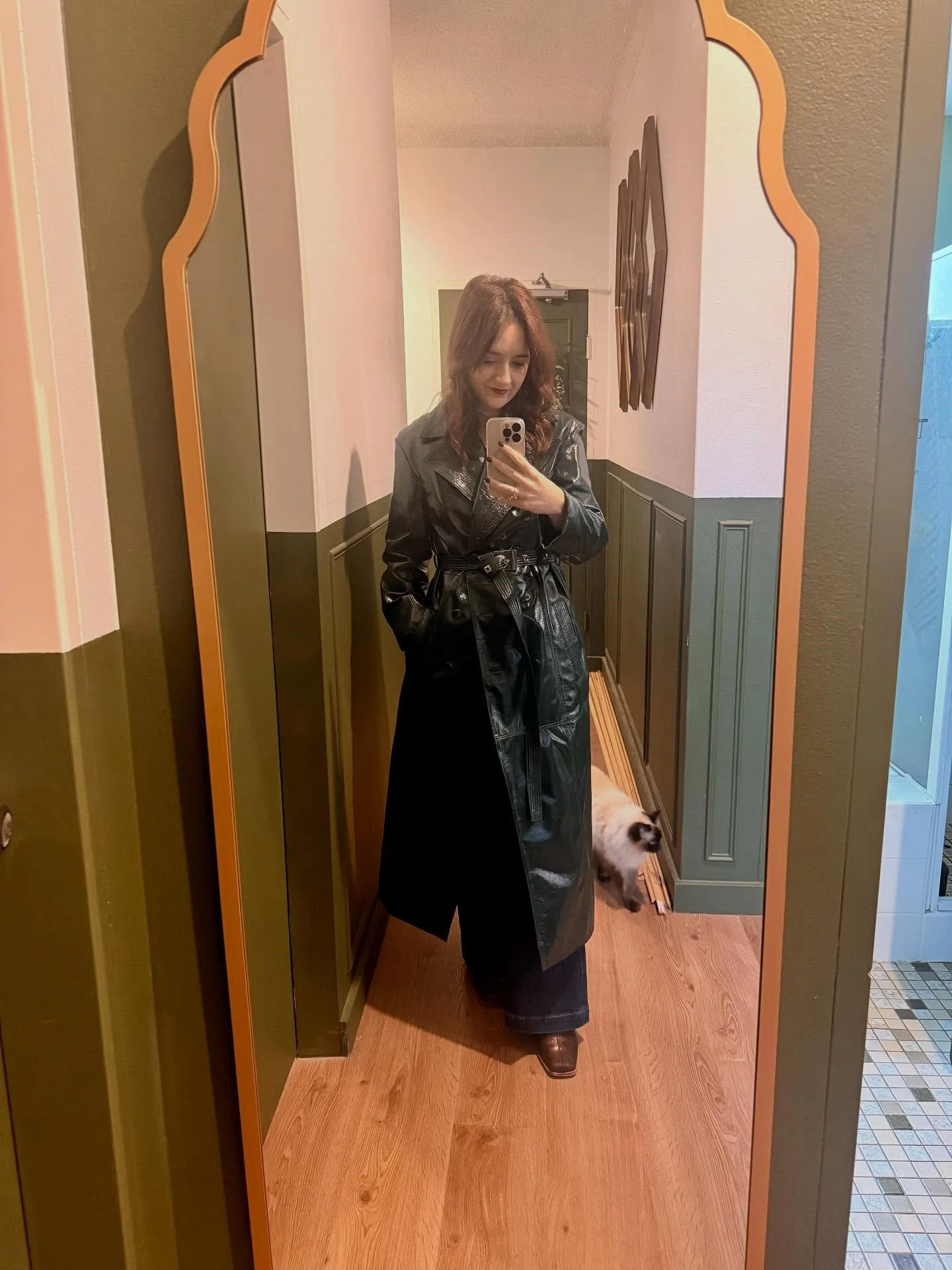 Perfect coat for train delays 😍 Off to do a wardrobe makeover today!

#wardrobestyling #wardrobeessentials #sydneyfashionstylist #personalshopping #workfromanywhere #effortlessstyle #sydneyfashion #pittstreetmall #australianblogger #personalstylist 