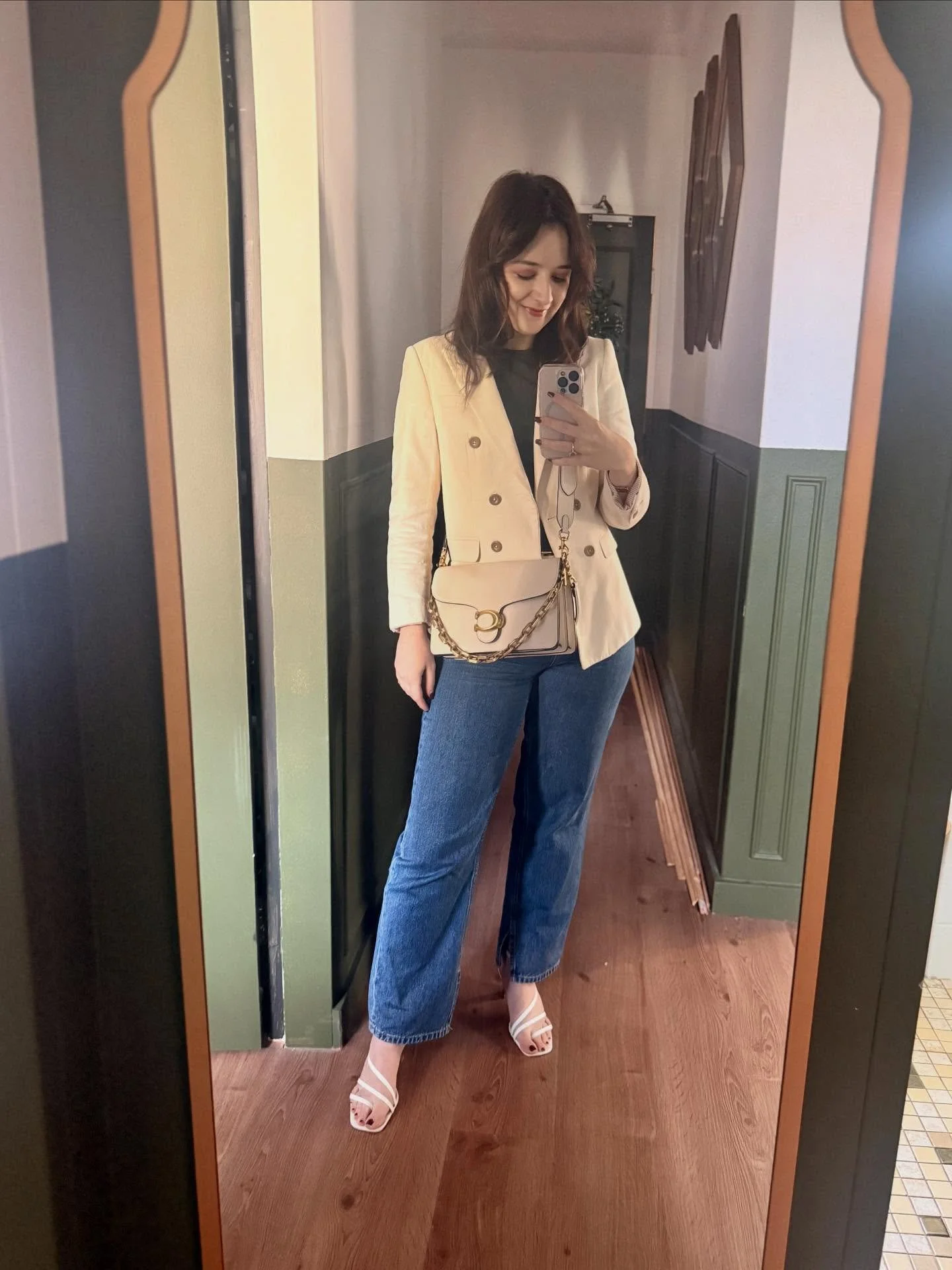 Spring Shopping! 🌸 I&rsquo;m shopping in the city today with a new client who is in the third appointment of her Style Makeover.

1st I did her Colour Analysis - she&rsquo;s a Deep Autumn! 

2nd we went through her wardrobe to curate it towards the 