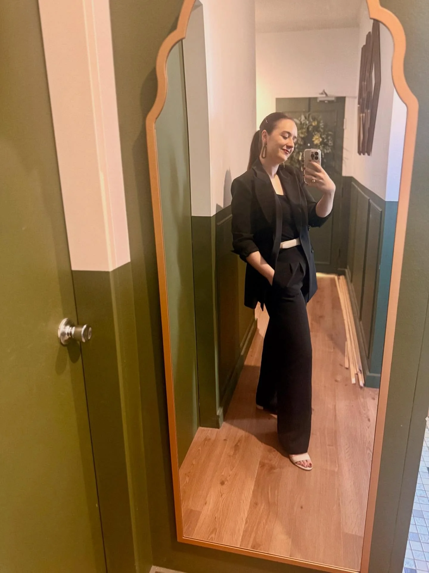 Today I&rsquo;m doing the second appointment out of my Style Makeover package for a new client! 

Earlier this week he had his colour analysis, found out what colours make his skin glow and why, and today I&rsquo;m meeting with him to go through his 