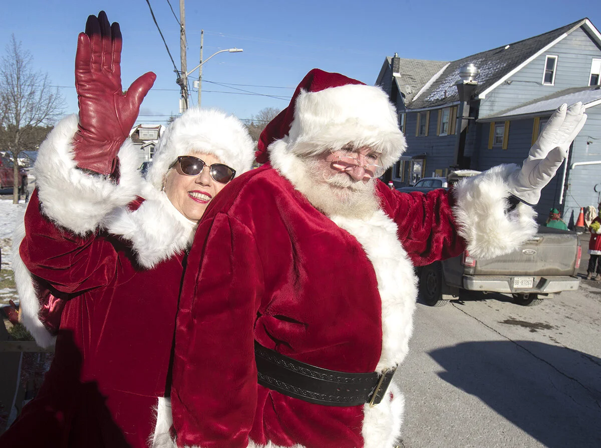 Santa’s coming to Coby!The parade starts at 1 pm on Sunday Dec 5.Floats welcome - please call (705) 454-1110 to let us know you would like to join in.&nbsp; Donations to the Food Bank will be collected along the parade route.See you there!