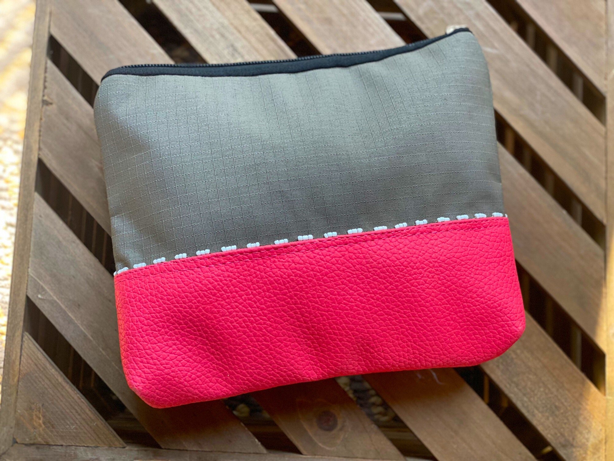 https://i.etsystatic.com/32011013/r/il/758bde/3352646798/il_fullxfull.3352646798_flou.jpg