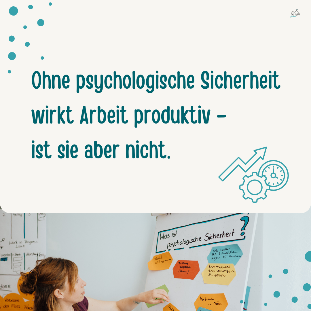 Frau zeigt in einem Workshop auf ein Flipchart zu „Psychologische Sicherheit“. Text: „Ohne psychologische Sicherheit wirkt Arbeit produktiv – ist sie aber nicht.“