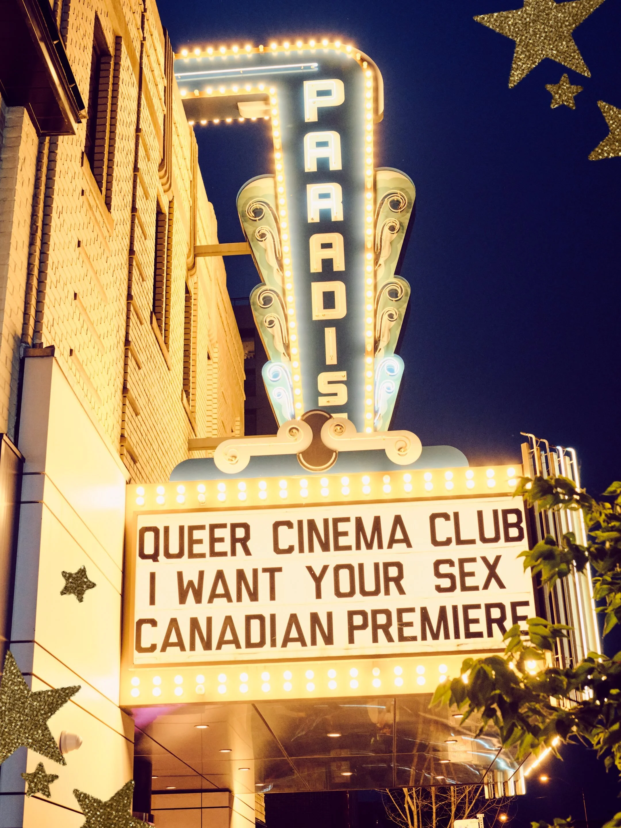 A wild night with friends at @paradiseonbloor with @elevation_pics X @queer.cinema.club for @generation_doom I WANT YOUR SEX 

✨starring  @oliviawilde Cooper Hoffman @chasesuiwonders @charli_xcx @daveeddiggs @masonthegooding @margaret_cho @johnnyknox