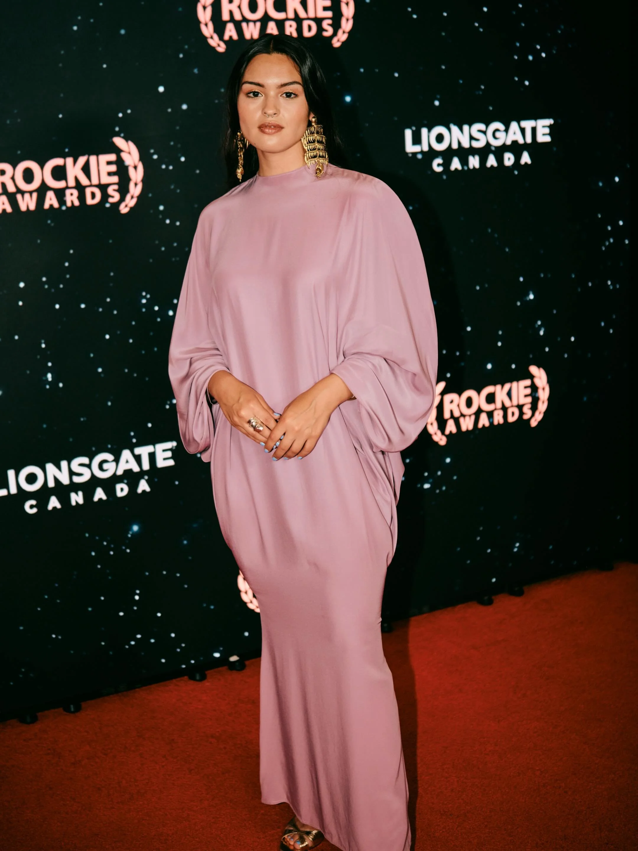 when the red carpet turns into a casual hang out with friends 🥳 Canada&rsquo;s last red carpet of the season took place this week in Banff, Alberta at the Rockie Awards 🏔️ With special honourees presented to Mae Martin, Tantoo Cardinal, and Ken Jeo