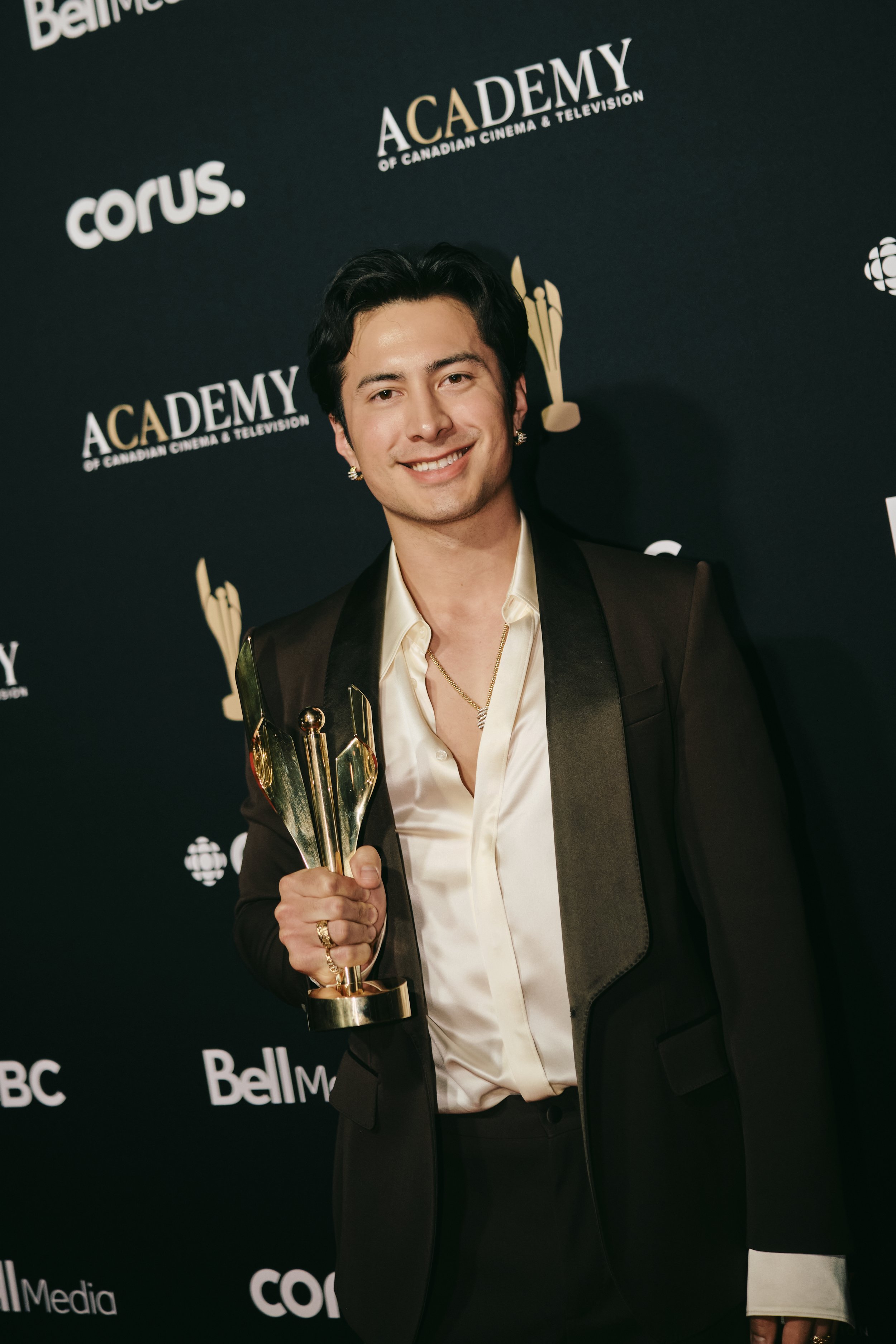 @audreypersaudphoto__LateNightScrolling_CanadianScreenAwards_HeatedRivalry_HudsonWilliamsAward5.31.2610.jpg