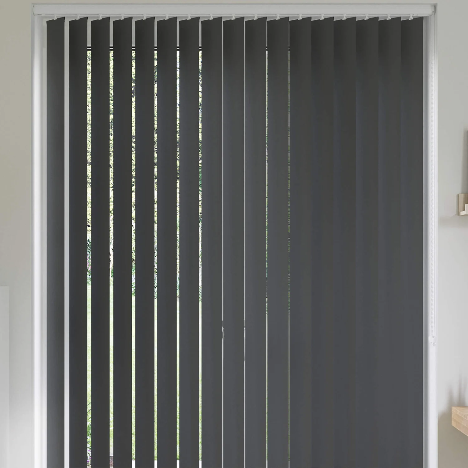 Black Blinds in Aberdeen - Light-Absorbing, Monochrome Tones