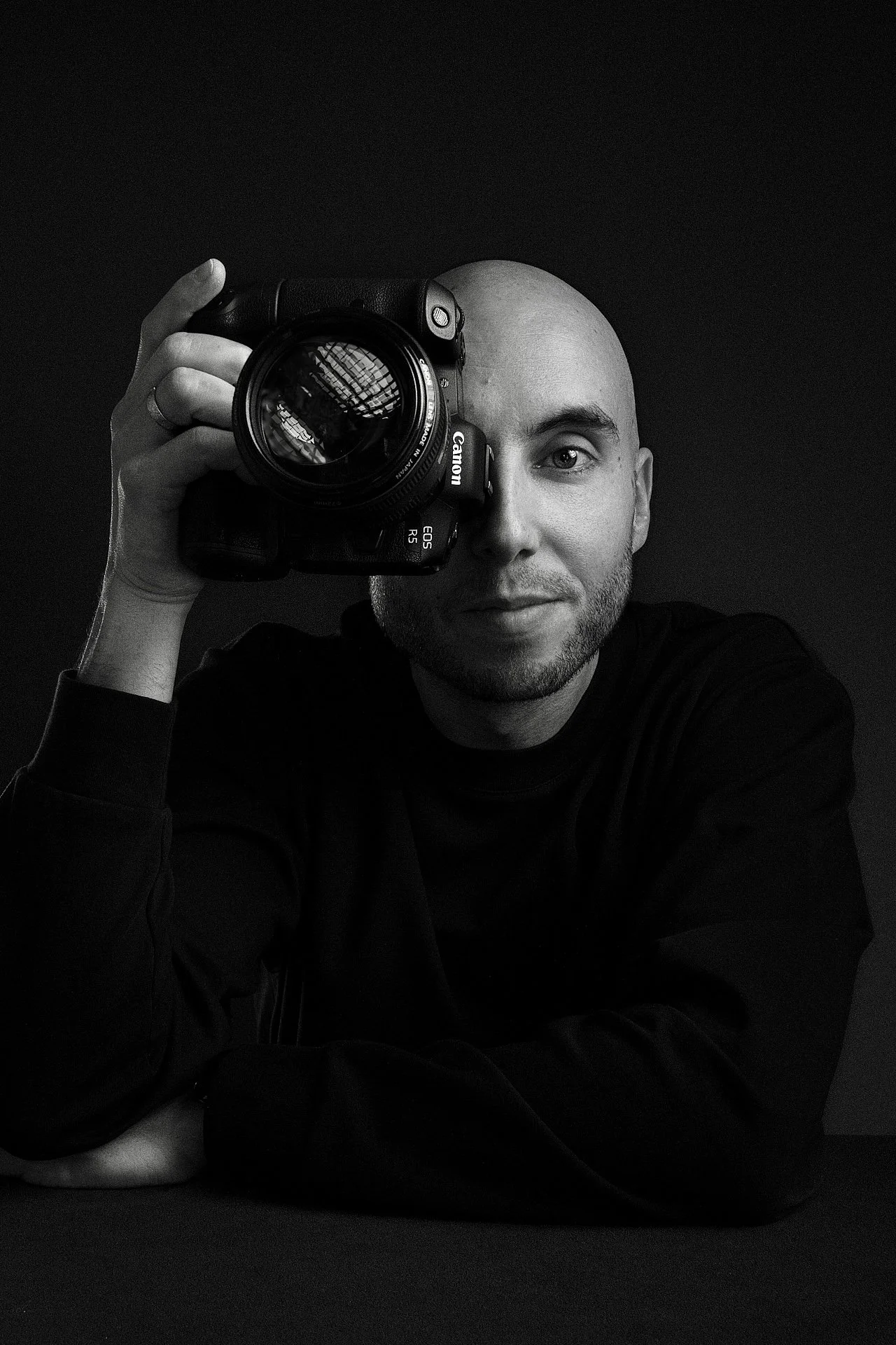 Portretfotograaf met camera, workshop studiobelichting — Studio Wartenbergh Den Bosch