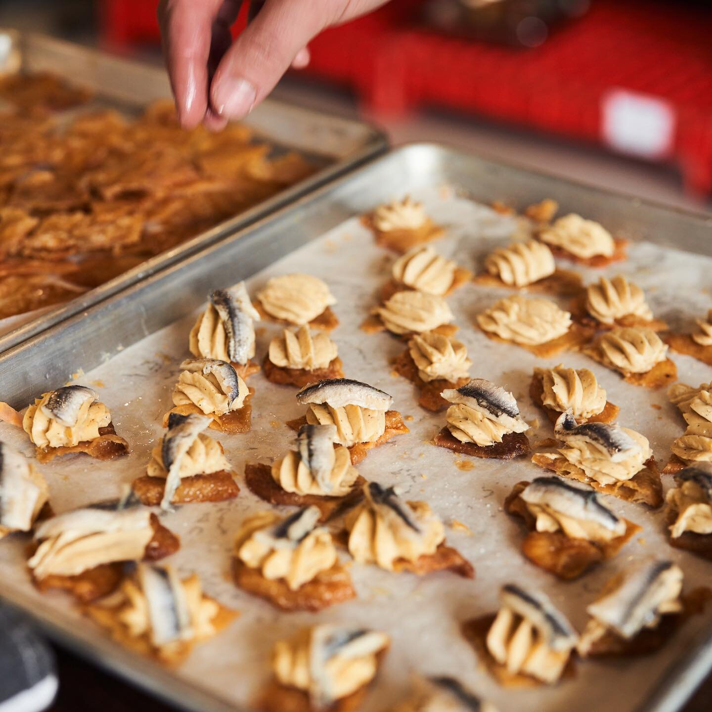 CRISPY CHICKEN SKIN, PRADERA CUSTARD, WHITE ANCHOVY

CANAP&Eacute;S TO START.

LETS EAT@MISCUSIFOOD.COM.AU

#MISCUSI #MISCUSIFOOD