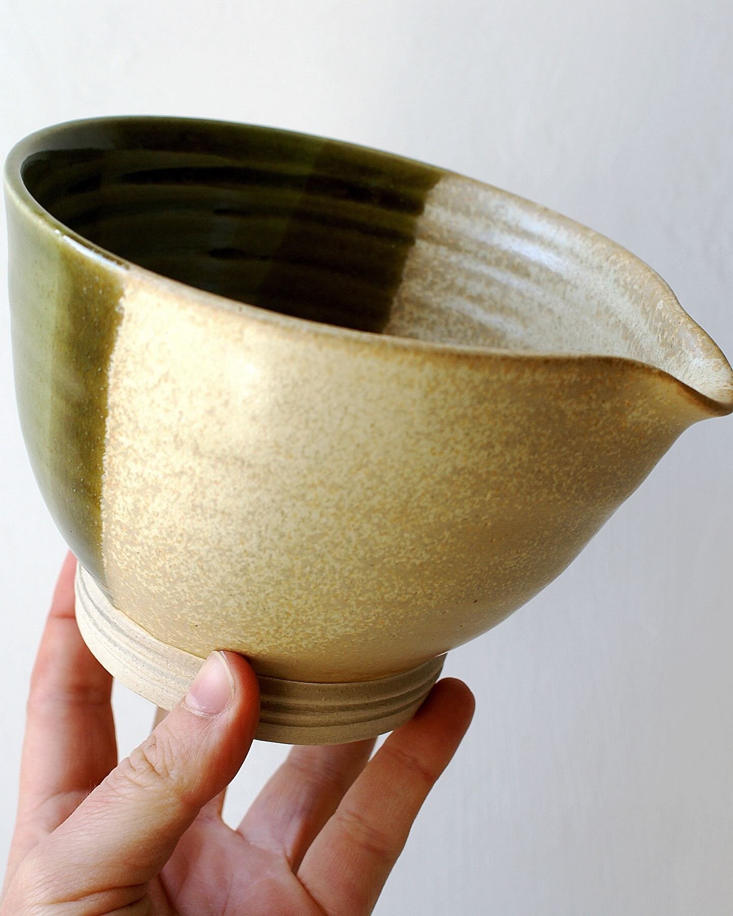 I&rsquo;m going to be bringing Matcha whisking bowls back to the shop soon. They&rsquo;re always quite popular, I actually like the greens and browns best for these. Since green is the colour of Matcha it&rsquo;s kind of the obvious choice for it. Ev