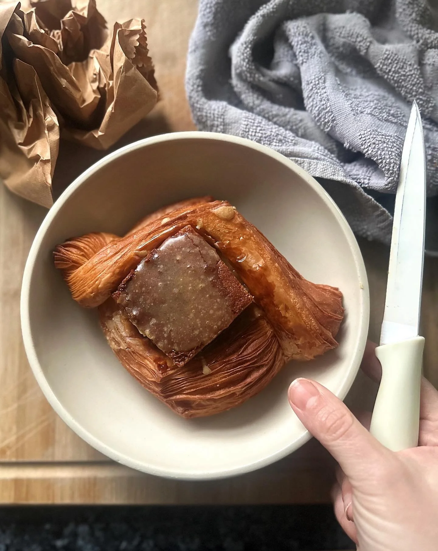 If a pan au chocolat is a pastry with chocolate then maybe this is a pan au pud with a cube of sticky toffee pudding in the middle. Surprisingly it has a light caramel flavour and isn&rsquo;t too sweet, it reminds me a lot of when I&rsquo;ve had cr&e
