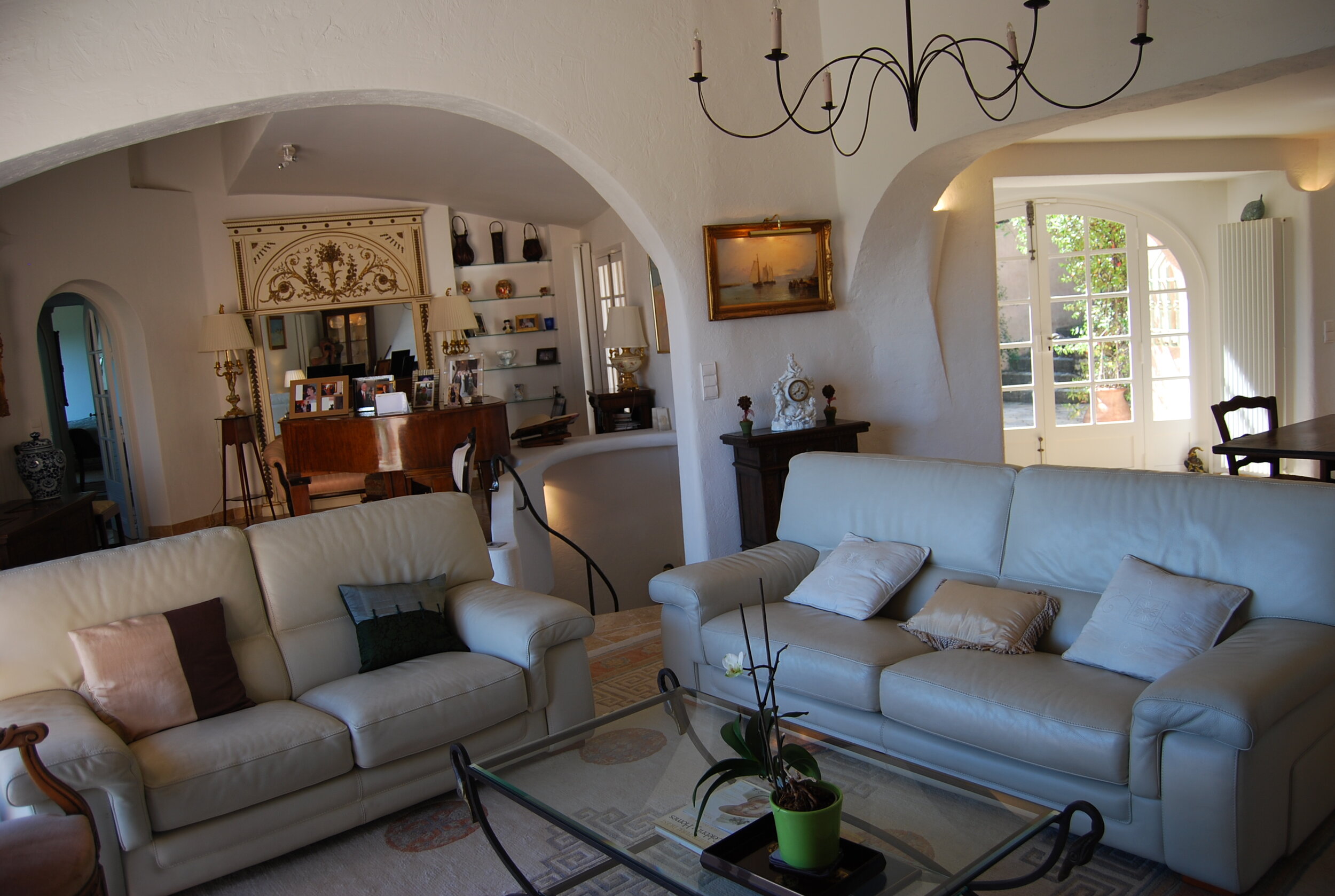 Castellaras-54-lounge.jpg