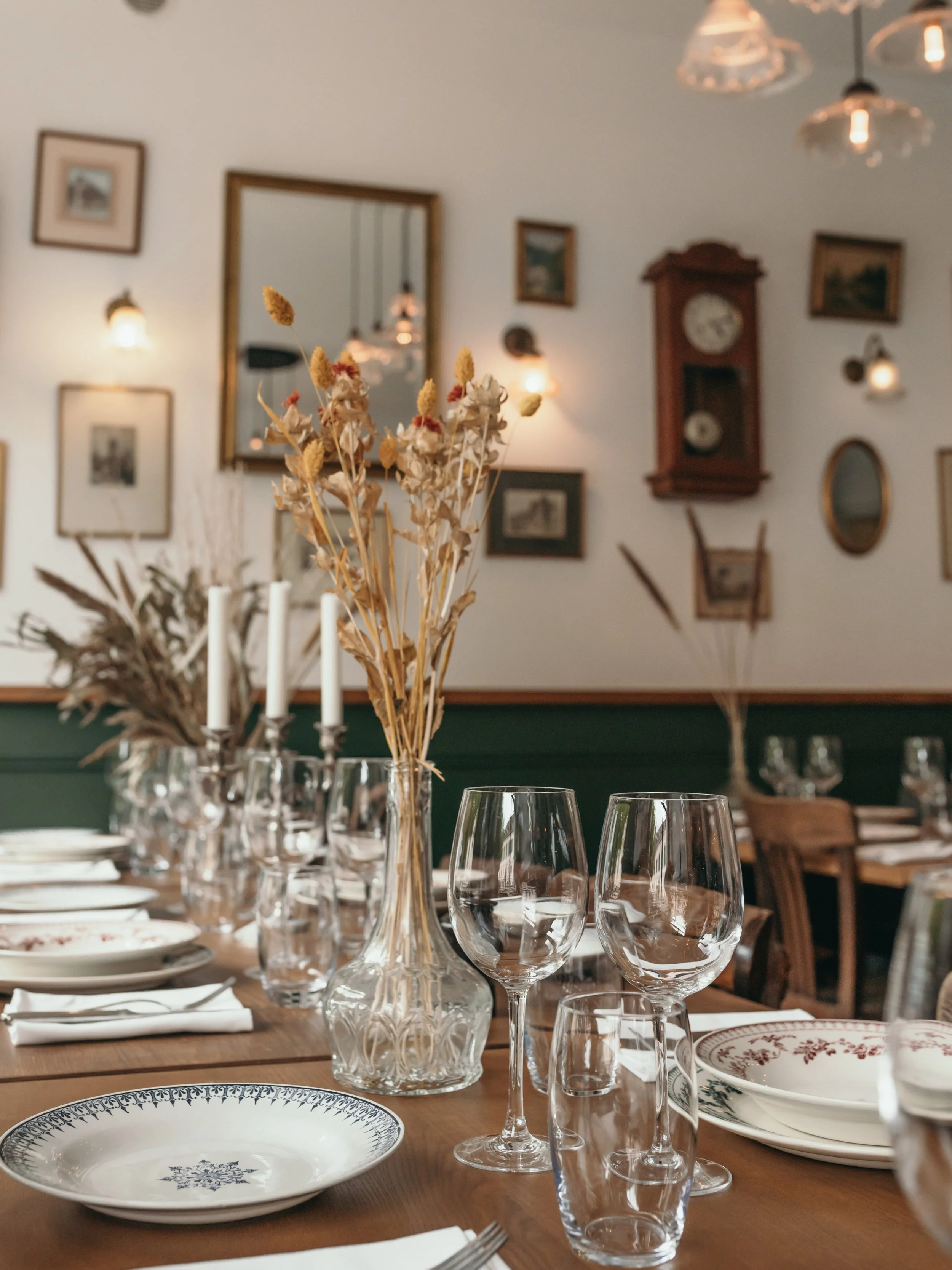 La Petite Huchette banquet.jpg