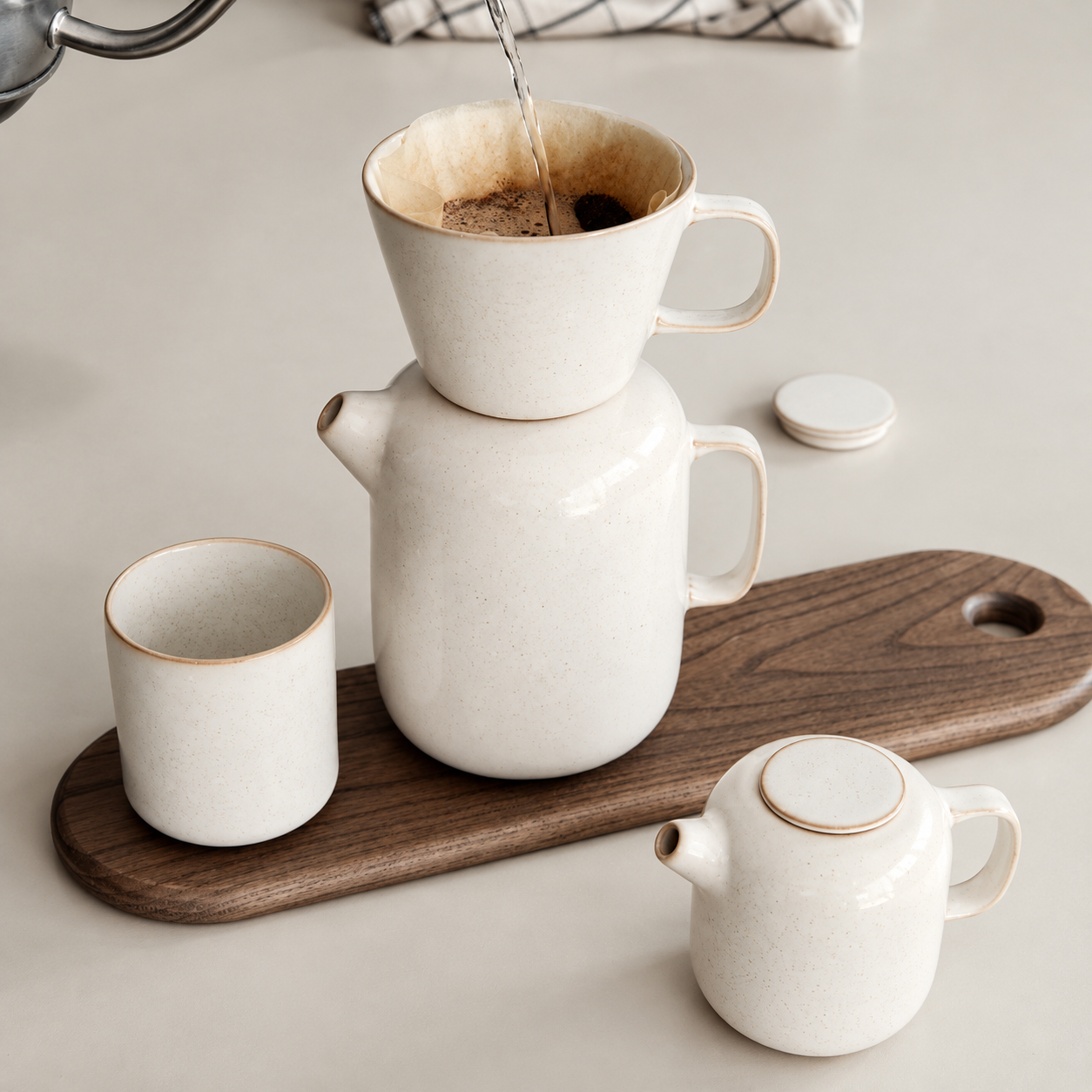 Café Pour-Over em Cerâmica Cremosa.png
