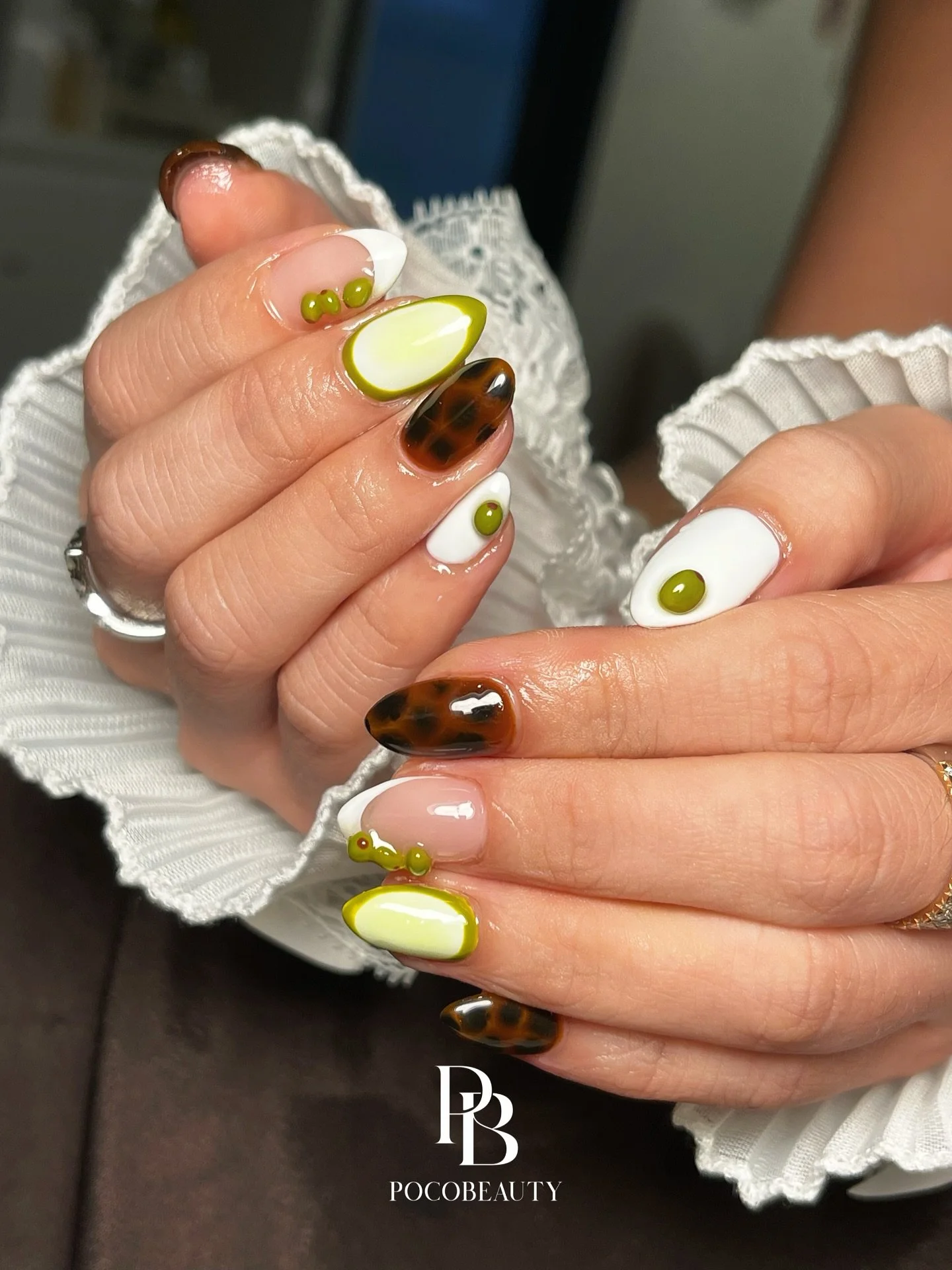 Olive + tortoise shell = elite taste. Period. 🫒💅🏻🐢

#nail #nailartjunkie #nailartclub #olivenails #sgnailartpromote #sgnails