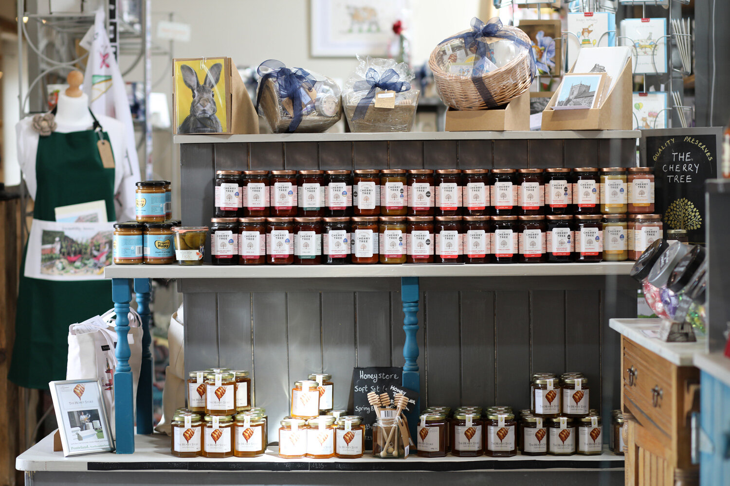 Browns Lakeside Larder