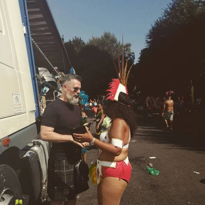 Scotts and Carnival Queens.JPG