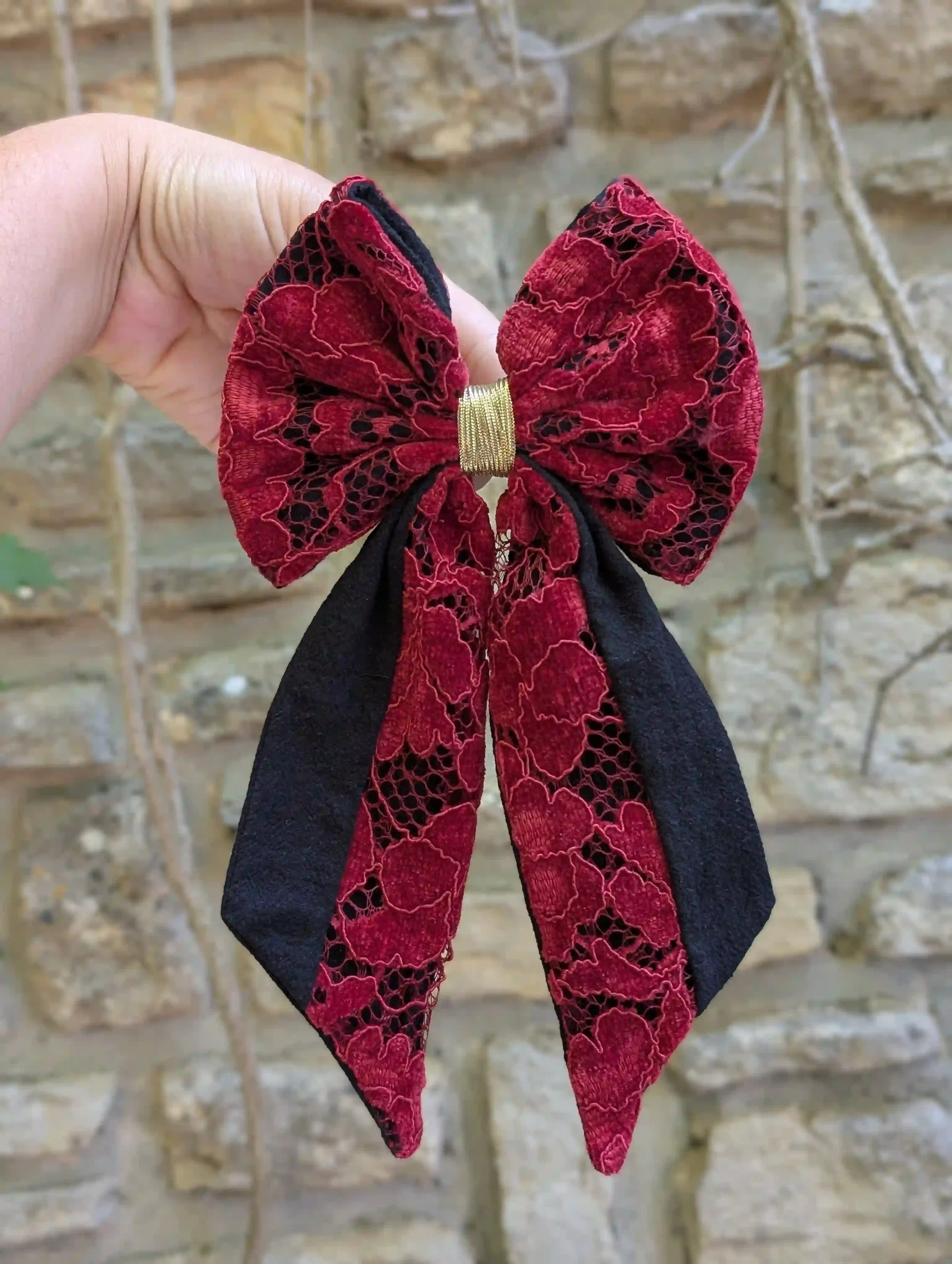 noeud-cheveux-dentelle-bordeaux-noir-fait-main.webp