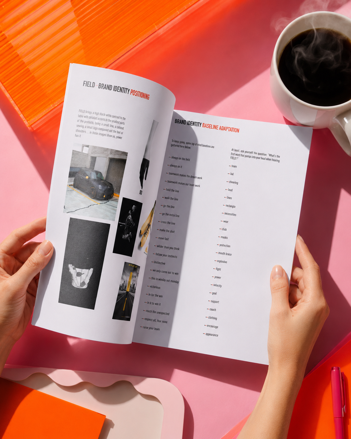 Open magazine met zwart en wit foto's. Een brandbook die meer uitleg geeft over gebruik van foto's, tekst en branding. Een roze en oranje tafel met koffie.