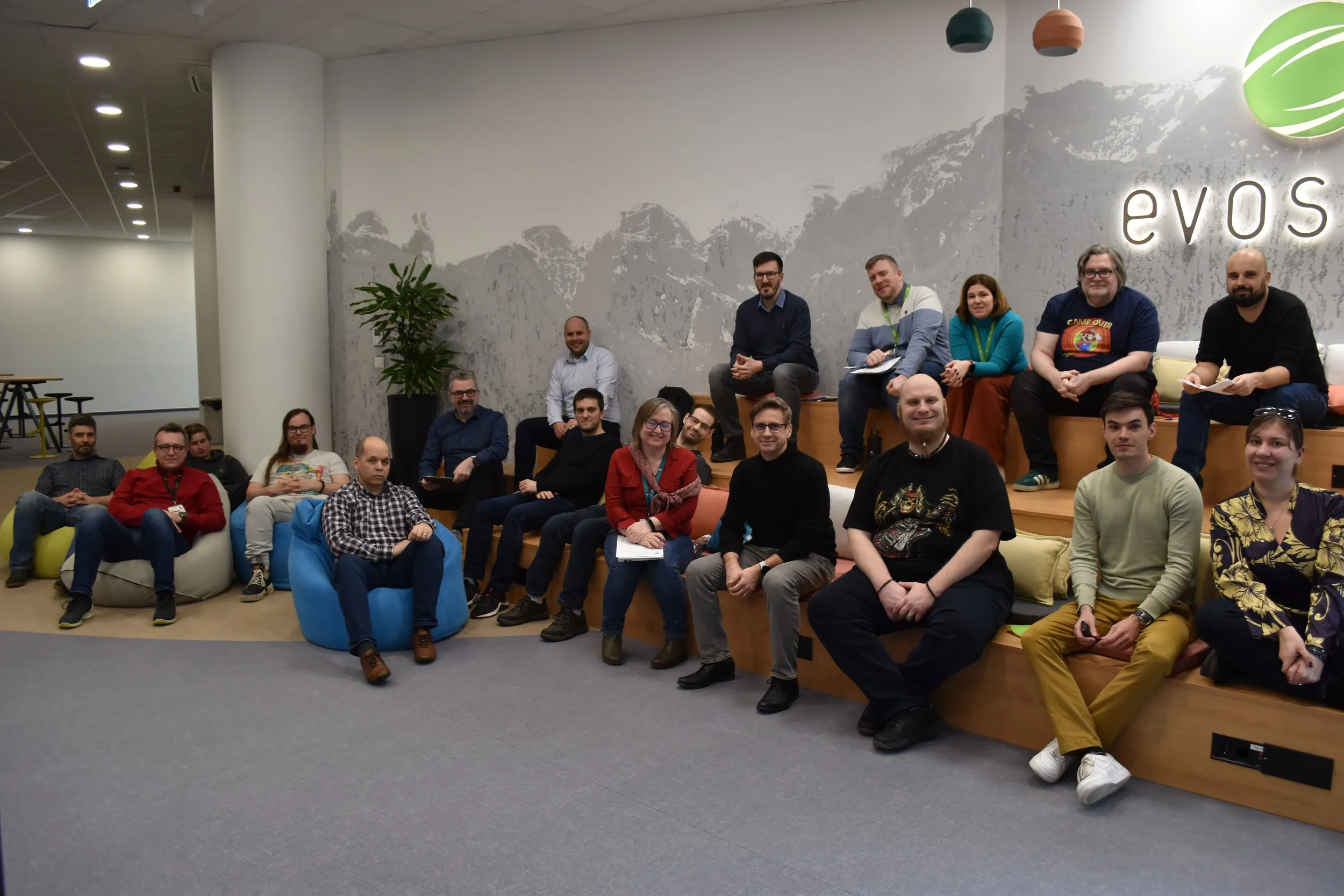 Waiting for the evotalk Club Contest to start.JPG