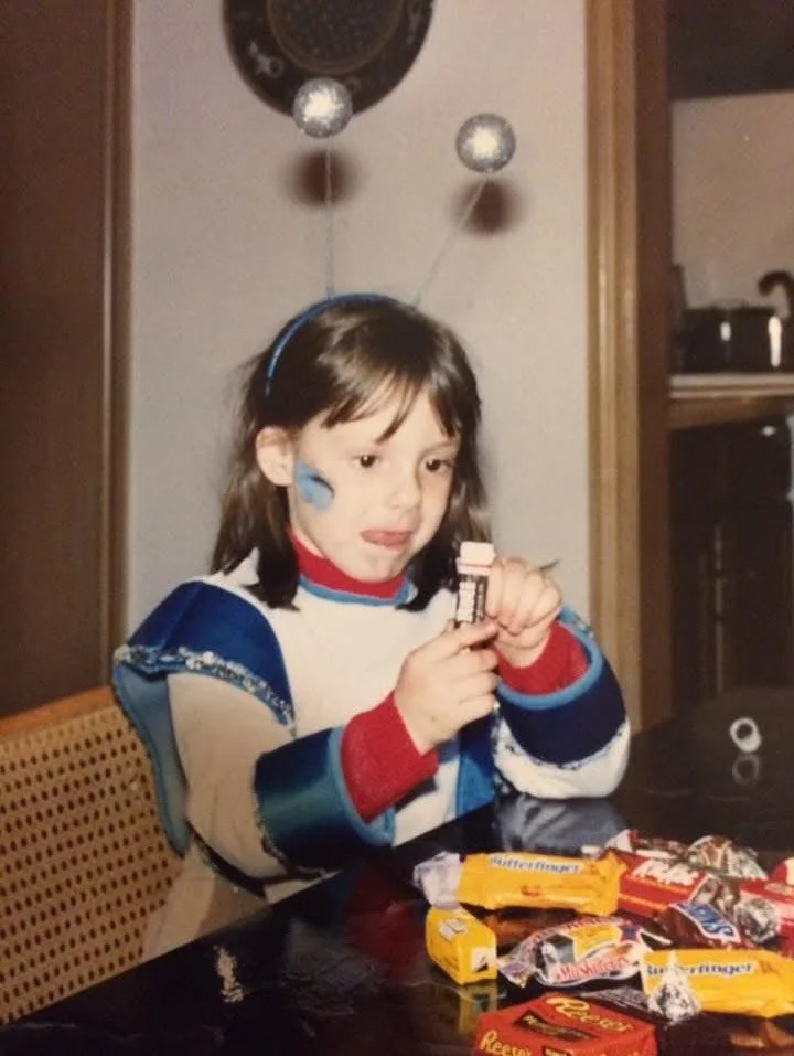 🛸 Sometime in the 90s I dressed as a Martian for Halloween. I don&rsquo;t remember much about it, like why I chose that or where I got this amazing costume, but I remember shaking my head constantly to make the antennas bob ha. This costume is no su