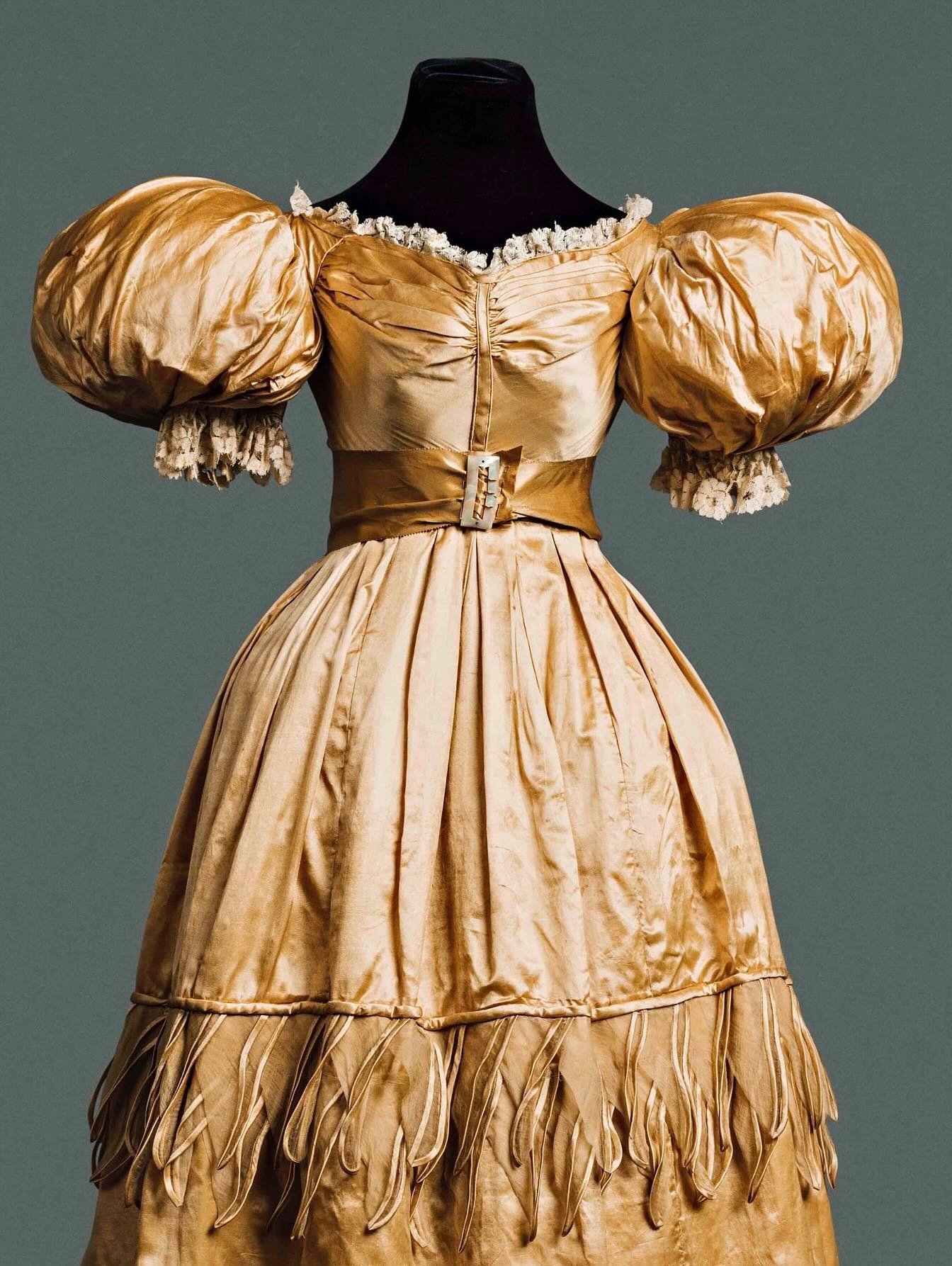 🌟 Evening Dress, c. 1830&ndash;1835, maker unknown, Museum of Vancouver 
.
.
.
.
.
.
.
.
.
.
#1830s #1830sfashion #historicaldress #historicalfashion #eveningdress #historicalromance