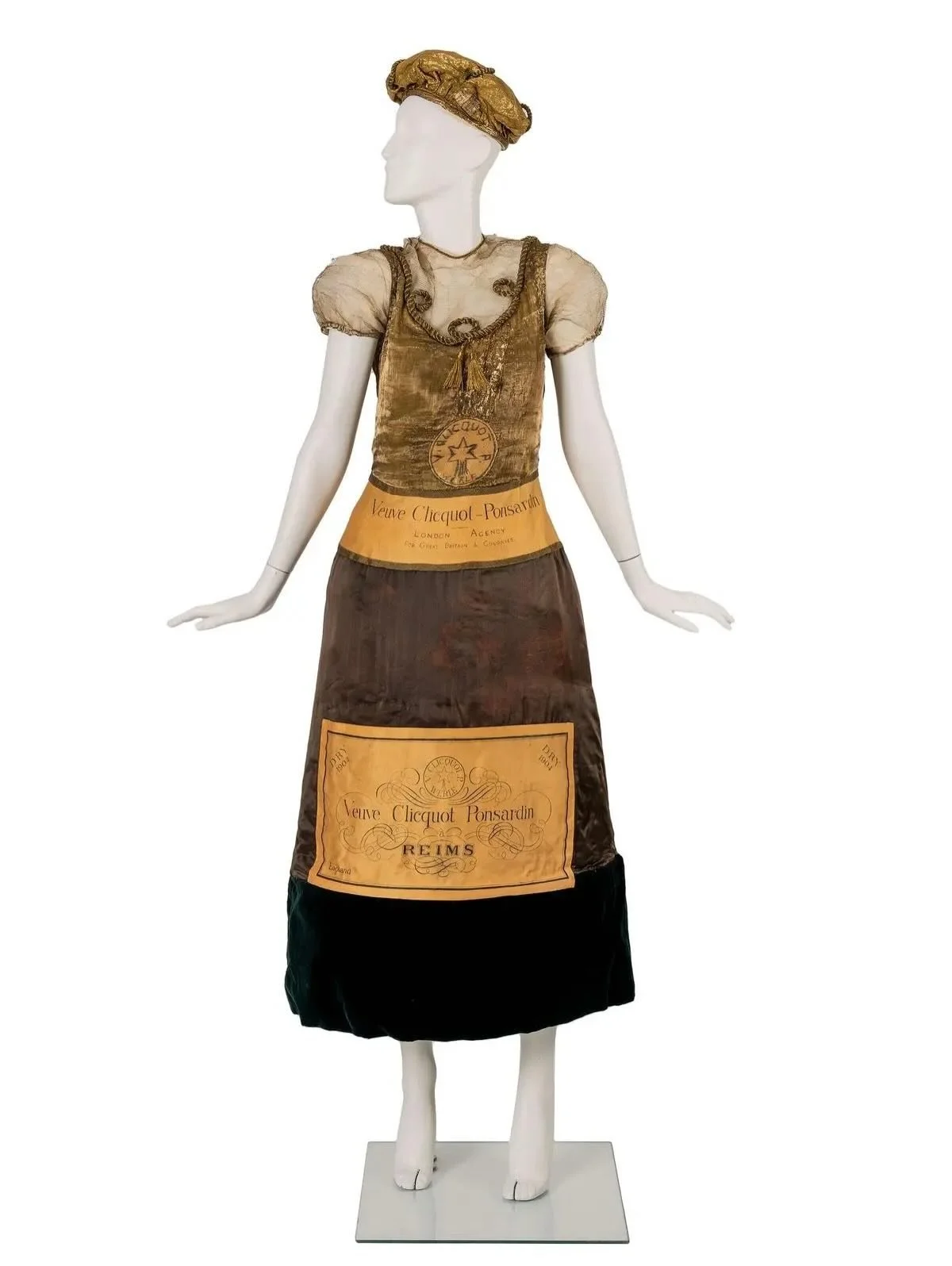 🍾🥂 Happy New Year all! I&rsquo;ve been running this Instagram page for a few years now and when I started it, I had *no* idea there were so many other people out in the world who shared a fascination of historical fashion. It has been fun finding t