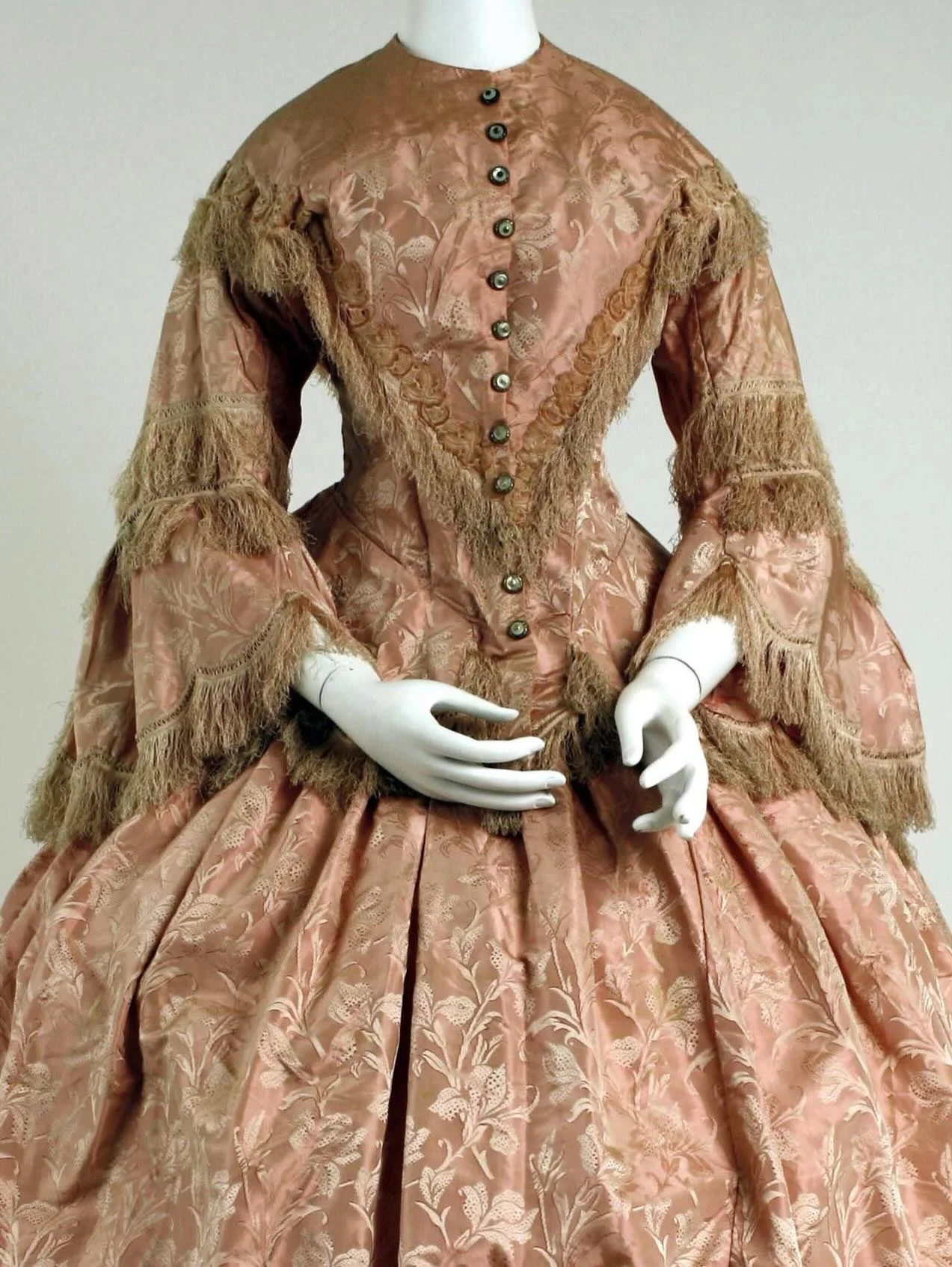 💗 dress, c. 1856, maker unknown, The Met

Silk
.
.
.
.
.
.
.
.
.
.
.
.
.
.
.
..
#1850s #historicalfashion #victorian #historicaldress #historicalromance